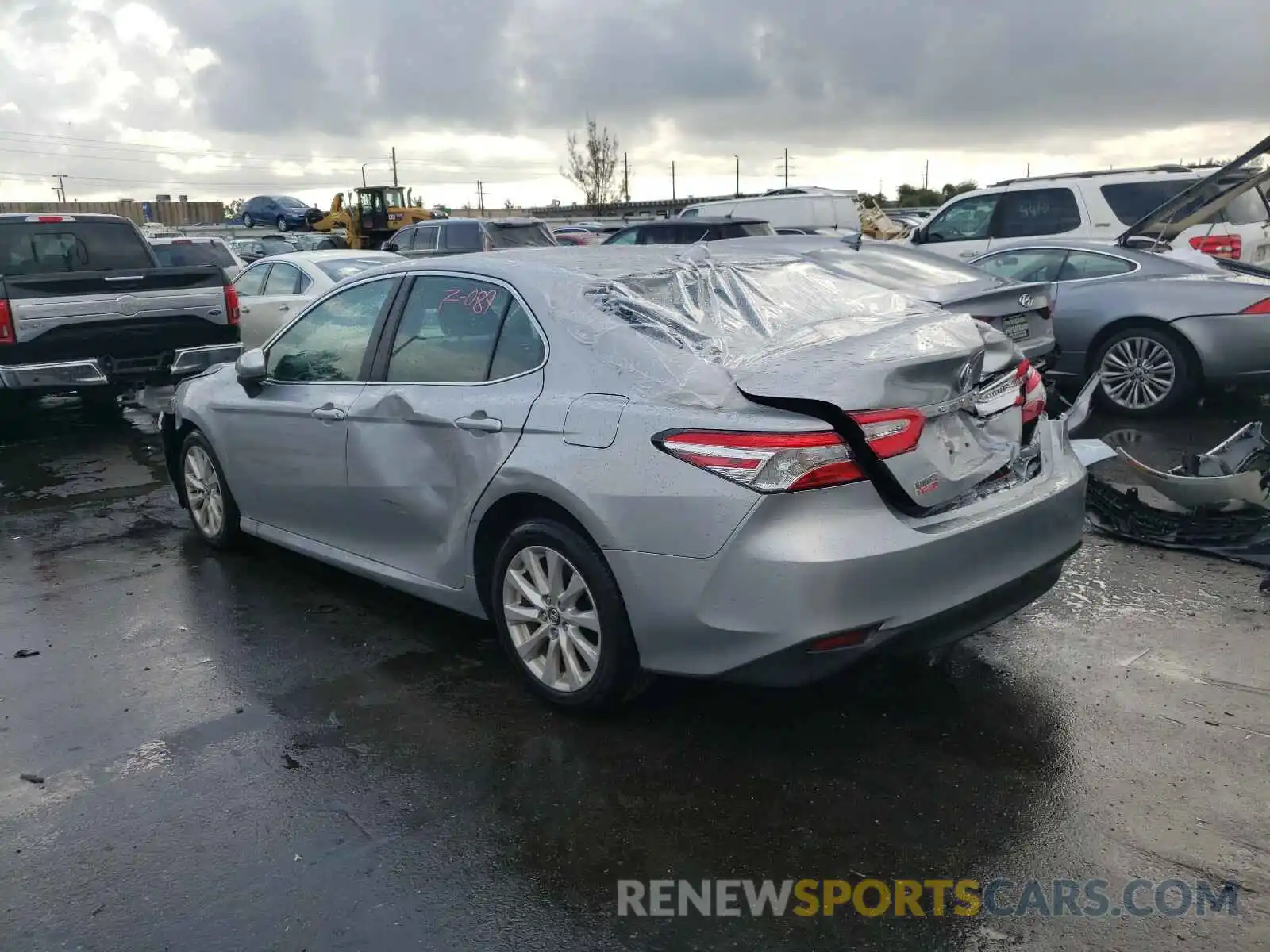 3 Photograph of a damaged car 4T1C11AK6LU880291 TOYOTA CAMRY 2020