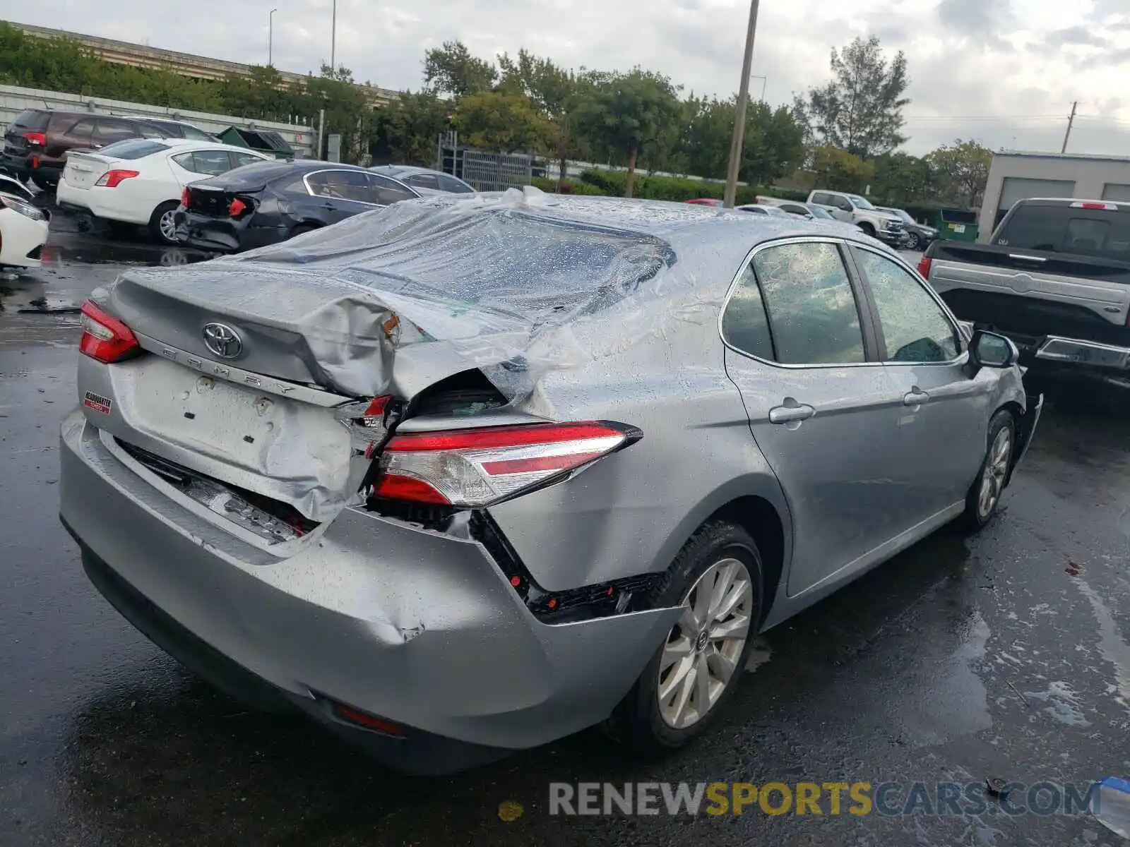 4 Photograph of a damaged car 4T1C11AK6LU880291 TOYOTA CAMRY 2020