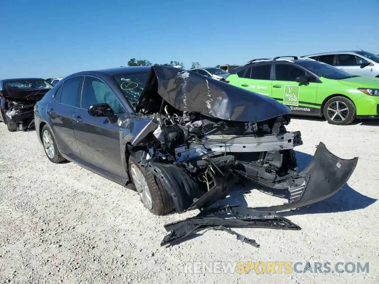 4 Photograph of a damaged car 4T1C11AK6LU886351 TOYOTA CAMRY 2020