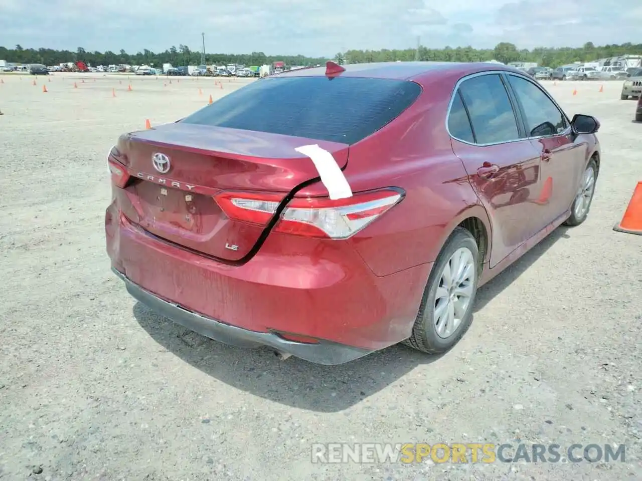 4 Photograph of a damaged car 4T1C11AK6LU886804 TOYOTA CAMRY 2020