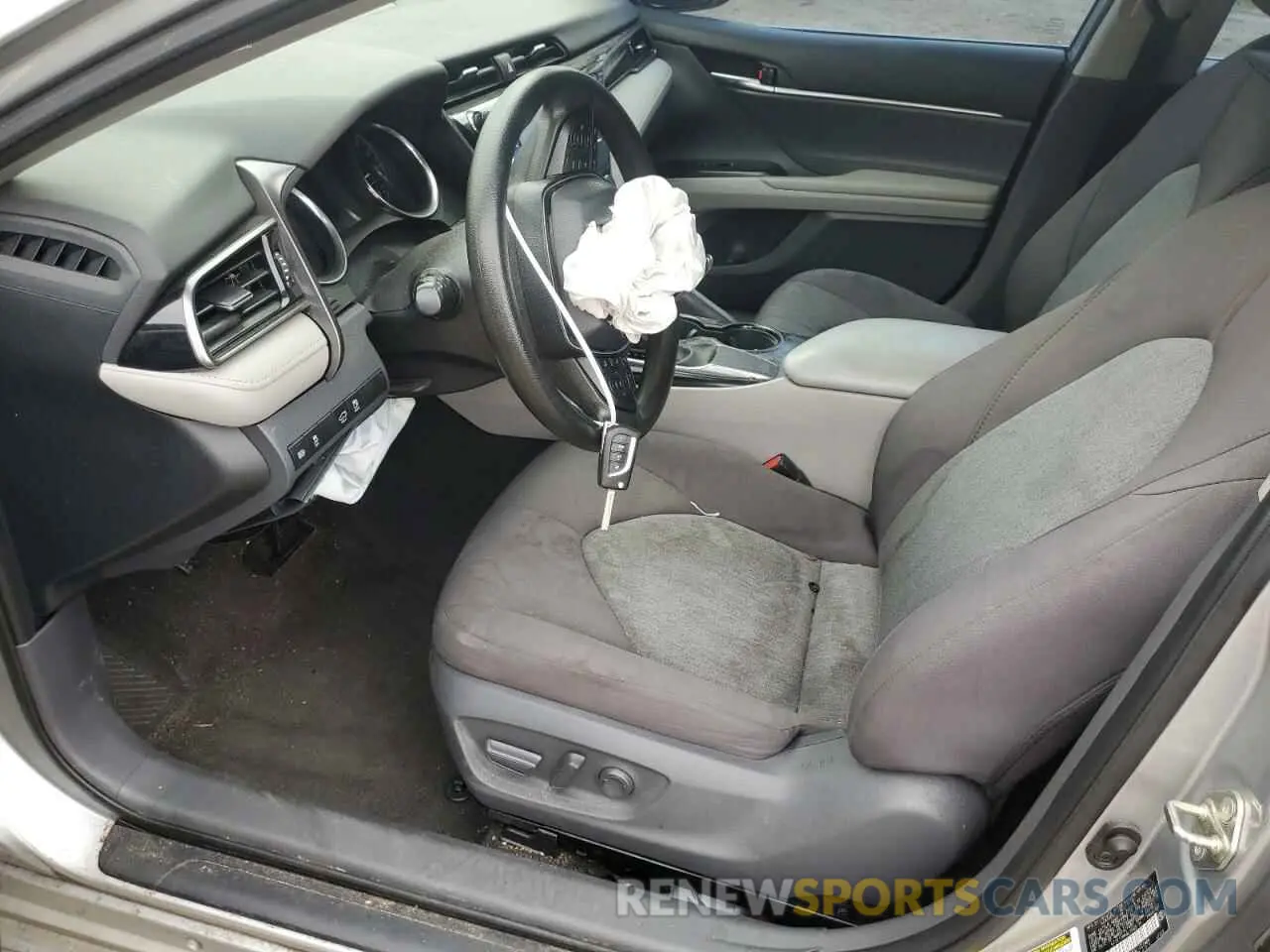 7 Photograph of a damaged car 4T1C11AK6LU905724 TOYOTA CAMRY 2020