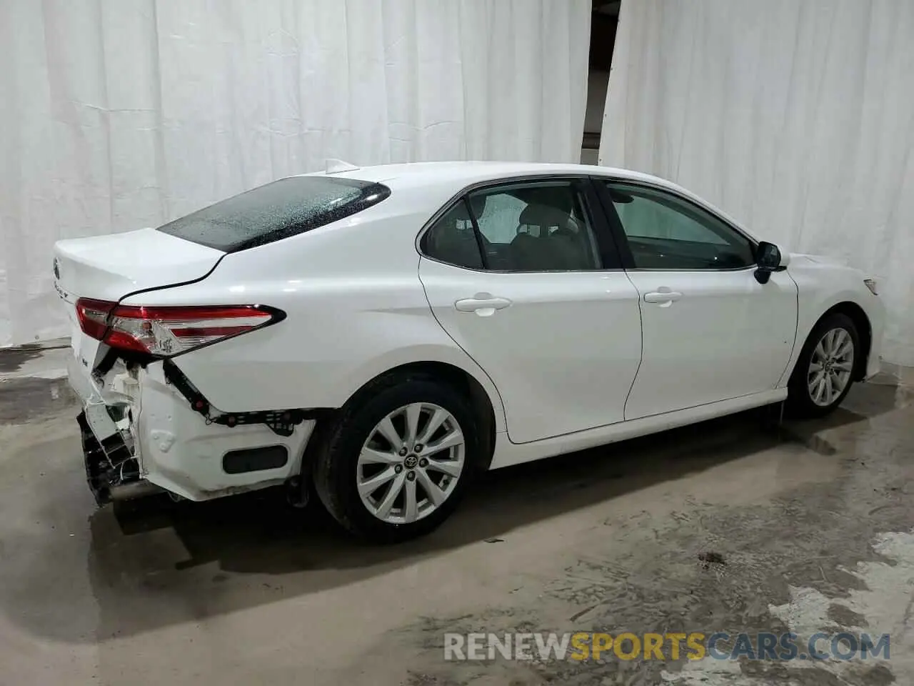 3 Photograph of a damaged car 4T1C11AK6LU913984 TOYOTA CAMRY 2020
