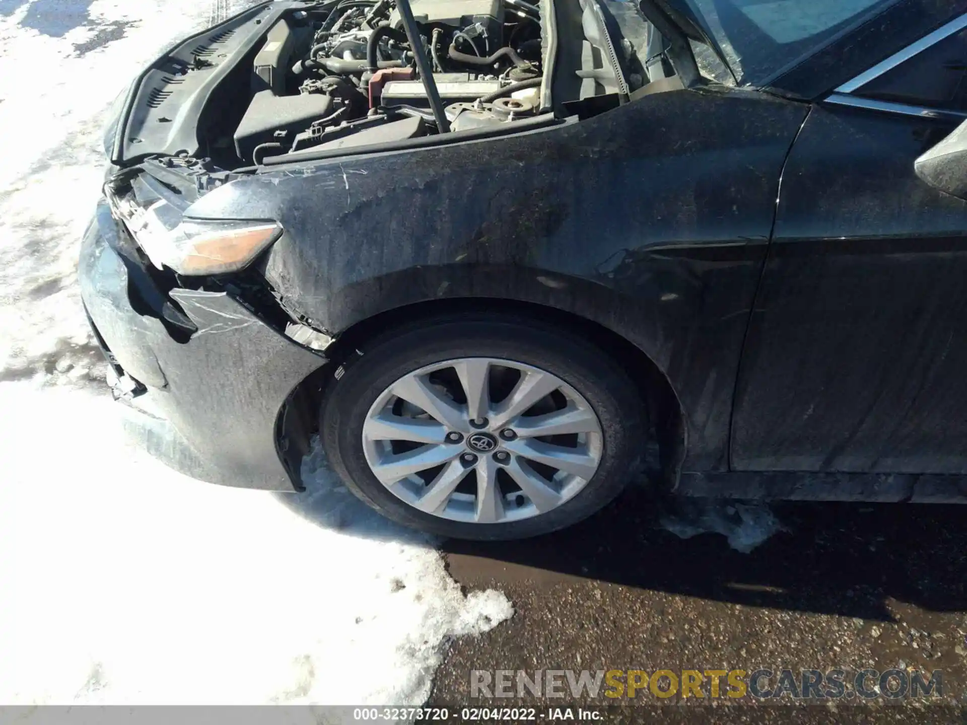 12 Photograph of a damaged car 4T1C11AK6LU915931 TOYOTA CAMRY 2020