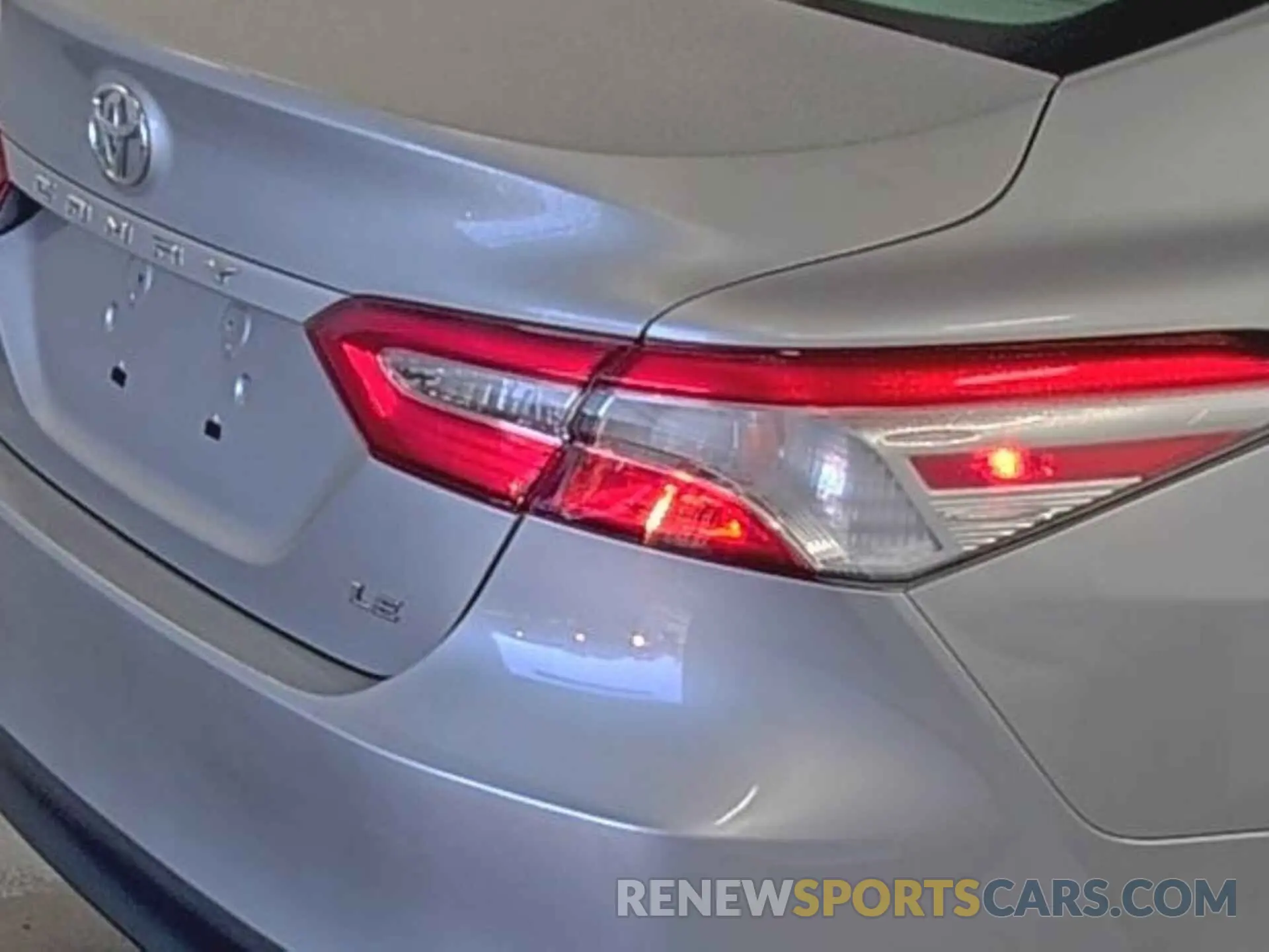 14 Photograph of a damaged car 4T1C11AK6LU918389 TOYOTA CAMRY 2020