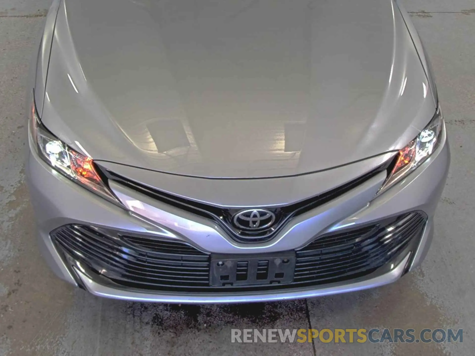 16 Photograph of a damaged car 4T1C11AK6LU918389 TOYOTA CAMRY 2020