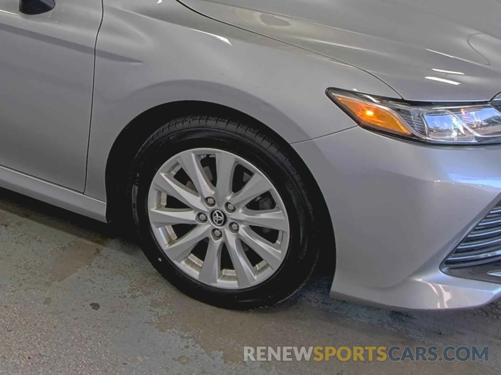 19 Photograph of a damaged car 4T1C11AK6LU918389 TOYOTA CAMRY 2020