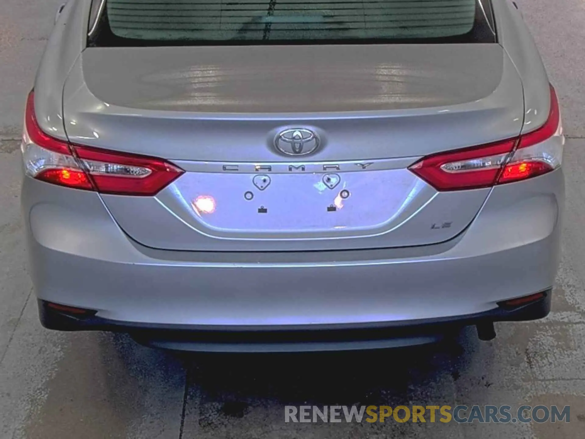 22 Photograph of a damaged car 4T1C11AK6LU918389 TOYOTA CAMRY 2020