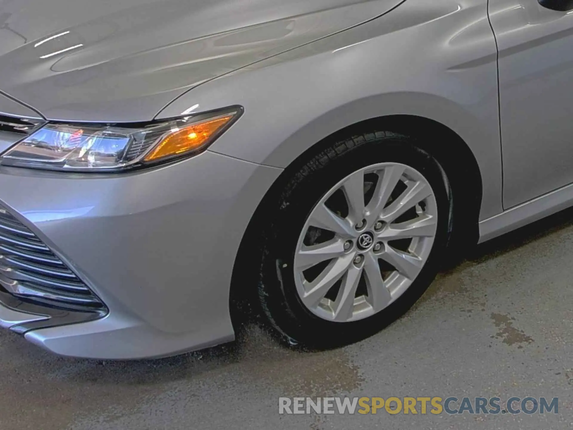 29 Photograph of a damaged car 4T1C11AK6LU918389 TOYOTA CAMRY 2020