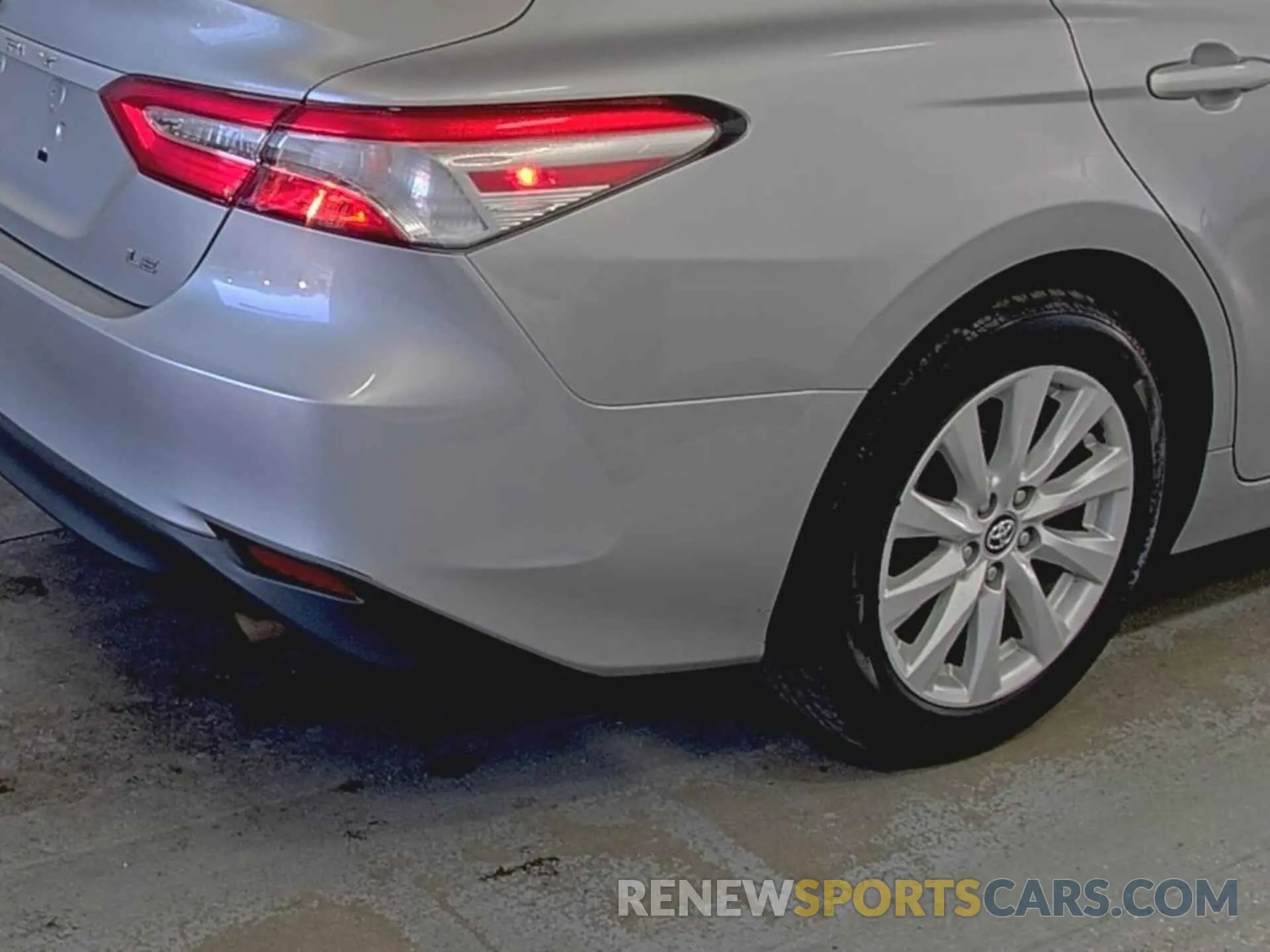 9 Photograph of a damaged car 4T1C11AK6LU918389 TOYOTA CAMRY 2020