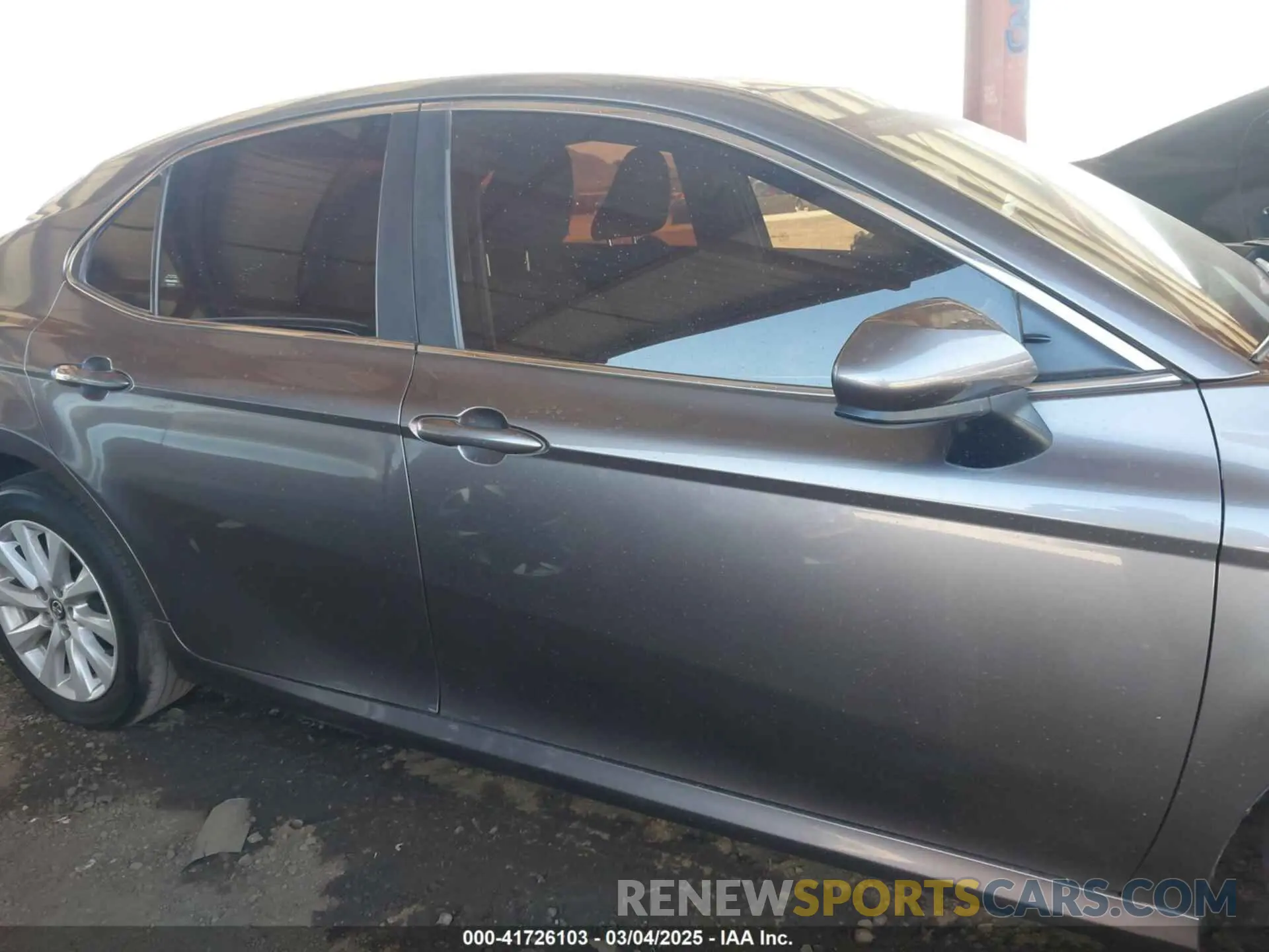 14 Photograph of a damaged car 4T1C11AK6LU919672 TOYOTA CAMRY 2020