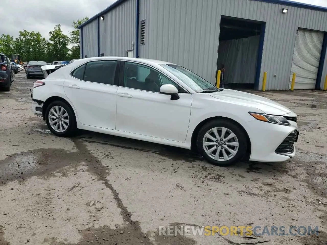4 Photograph of a damaged car 4T1C11AK6LU920448 TOYOTA CAMRY 2020
