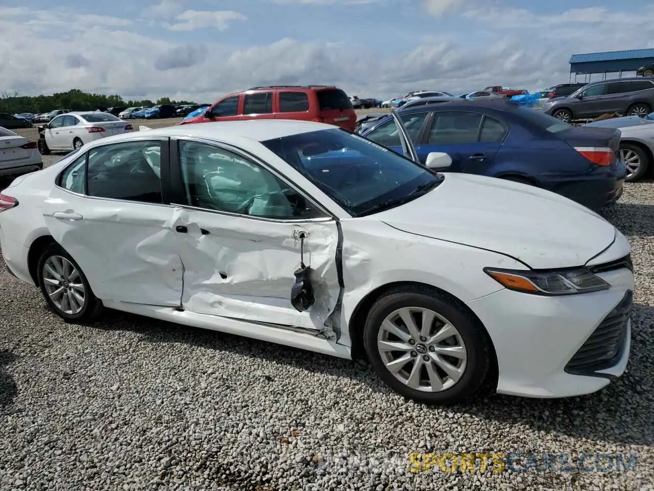4 Photograph of a damaged car 4T1C11AK6LU928260 TOYOTA CAMRY 2020