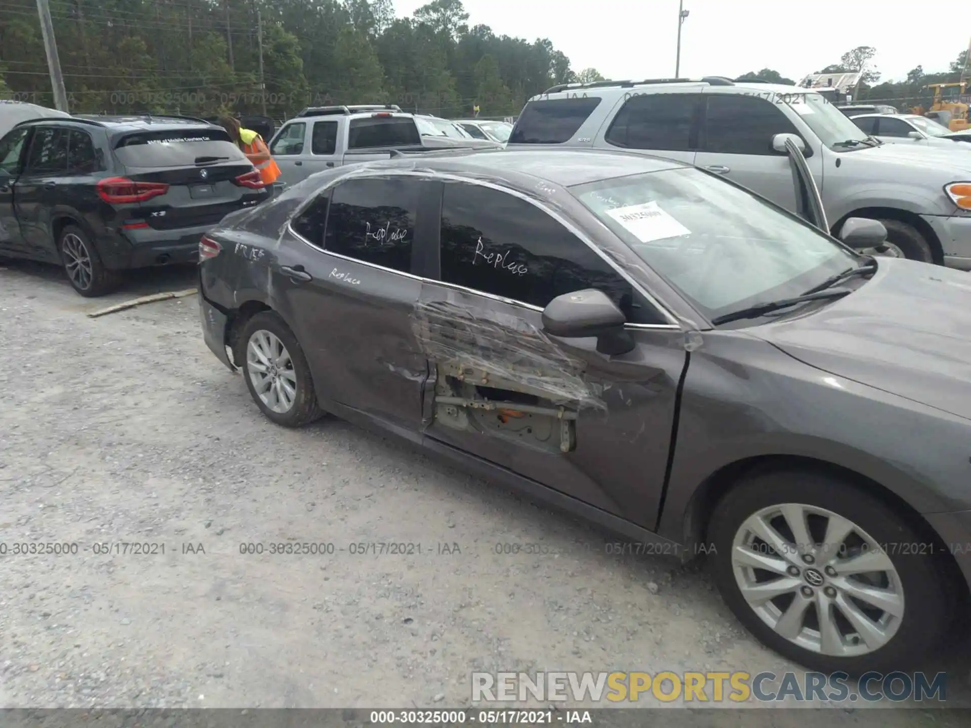 6 Photograph of a damaged car 4T1C11AK6LU935189 TOYOTA CAMRY 2020