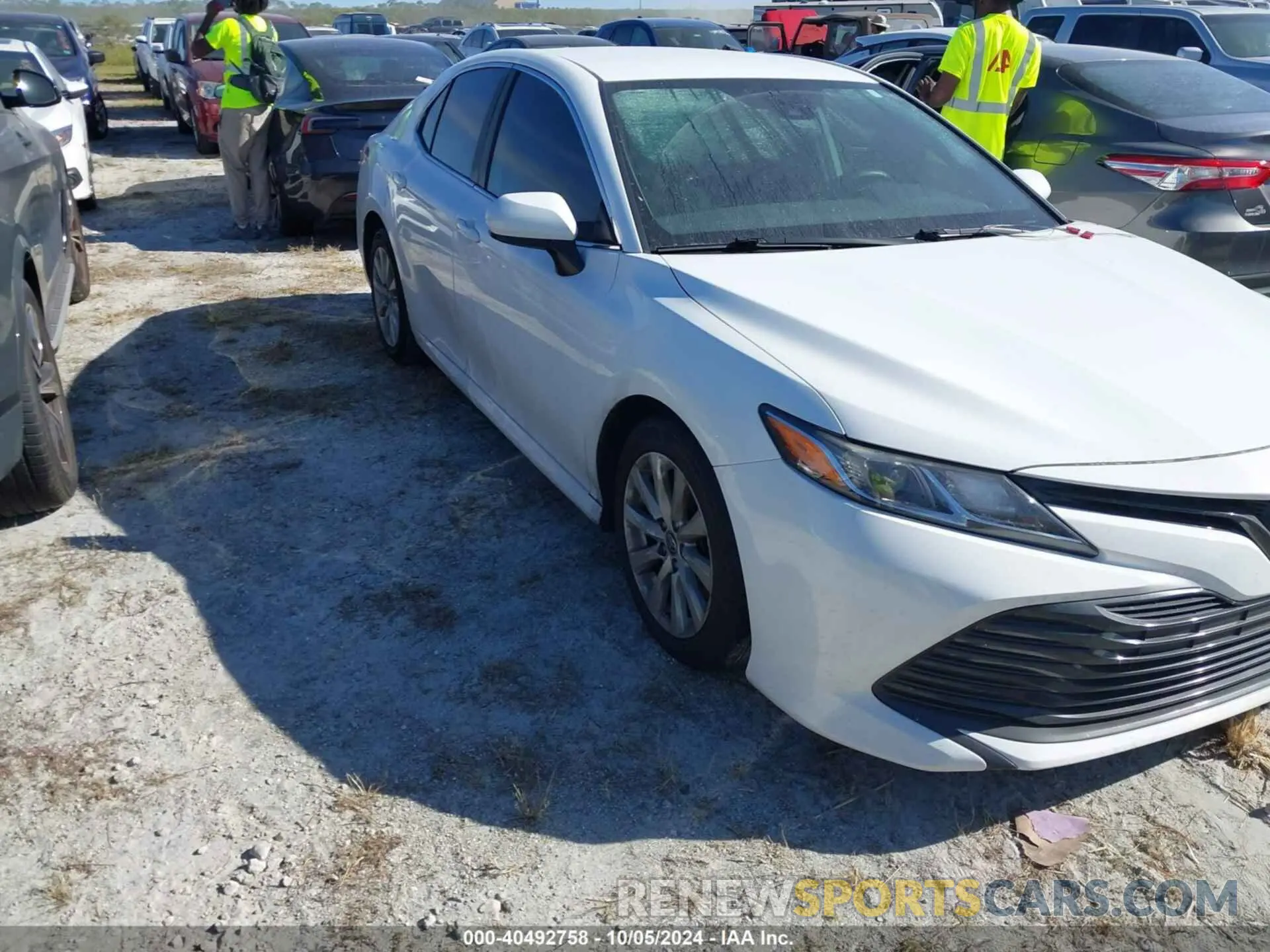 1 Photograph of a damaged car 4T1C11AK6LU954101 TOYOTA CAMRY 2020