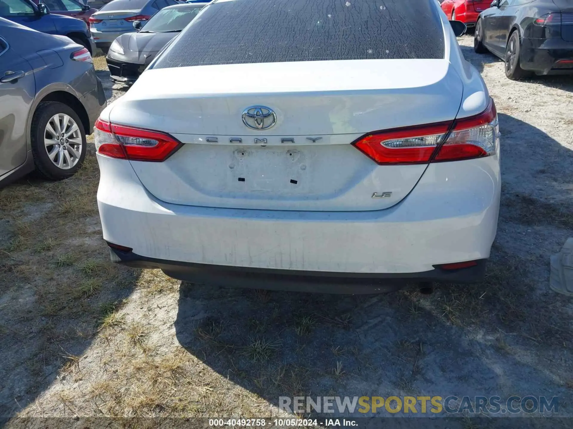 15 Photograph of a damaged car 4T1C11AK6LU954101 TOYOTA CAMRY 2020