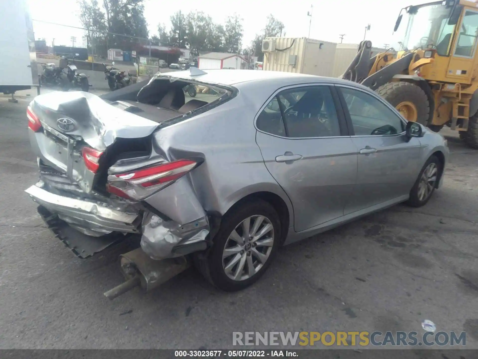 4 Photograph of a damaged car 4T1C11AK6LU954793 TOYOTA CAMRY 2020