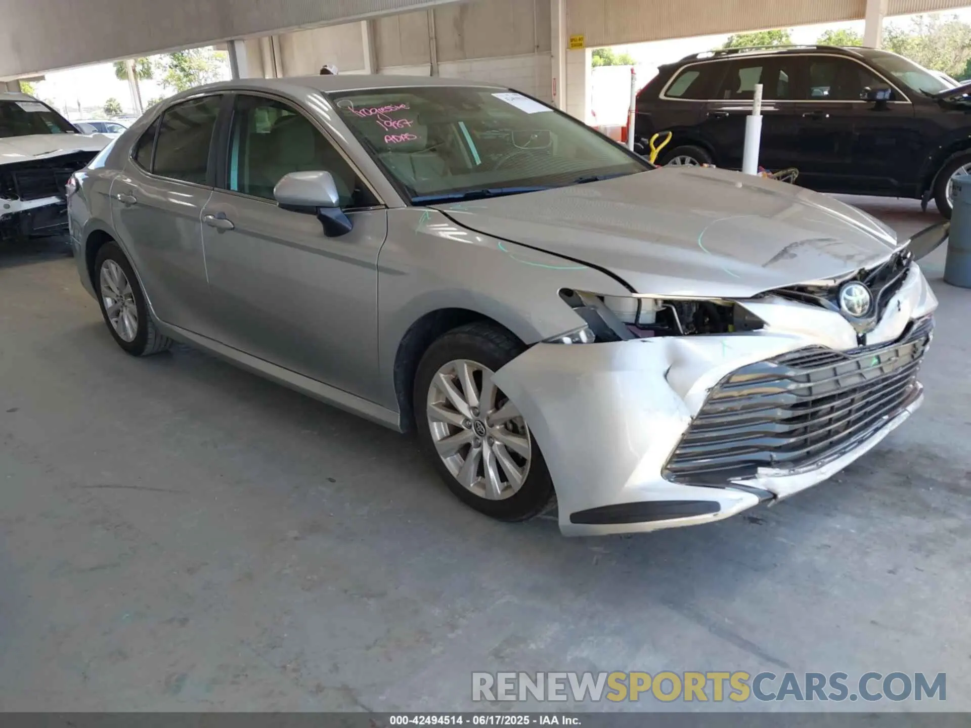 1 Photograph of a damaged car 4T1C11AK6LU956883 TOYOTA CAMRY 2020