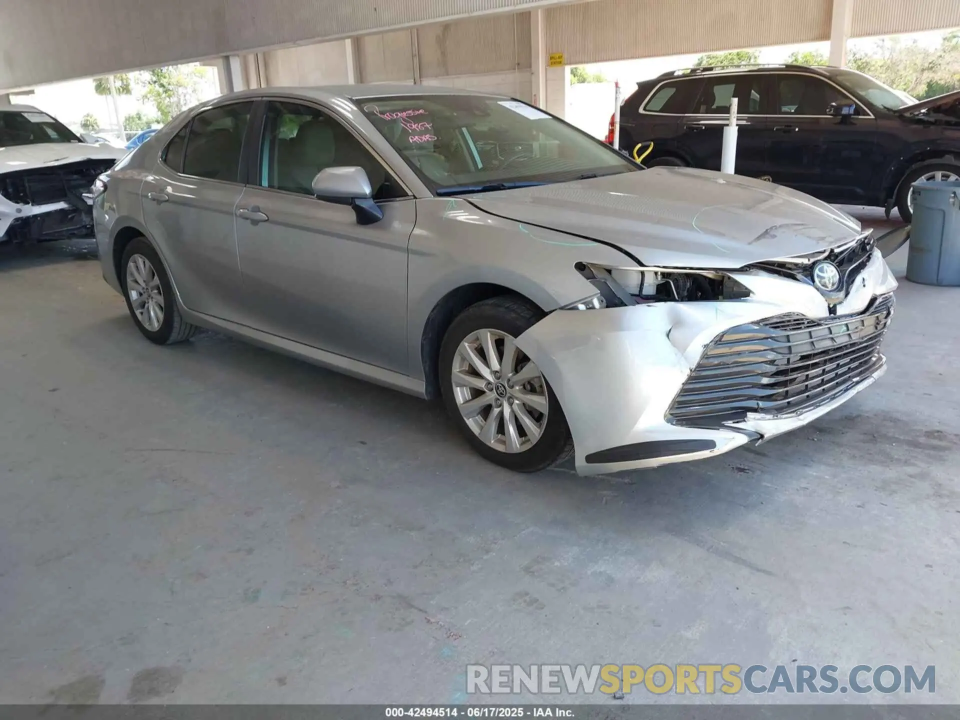 14 Photograph of a damaged car 4T1C11AK6LU956883 TOYOTA CAMRY 2020