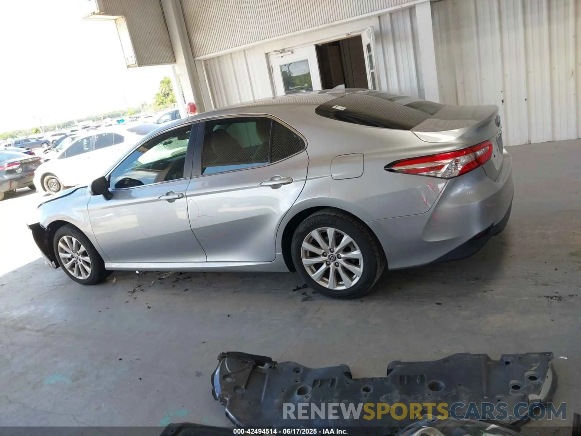 15 Photograph of a damaged car 4T1C11AK6LU956883 TOYOTA CAMRY 2020