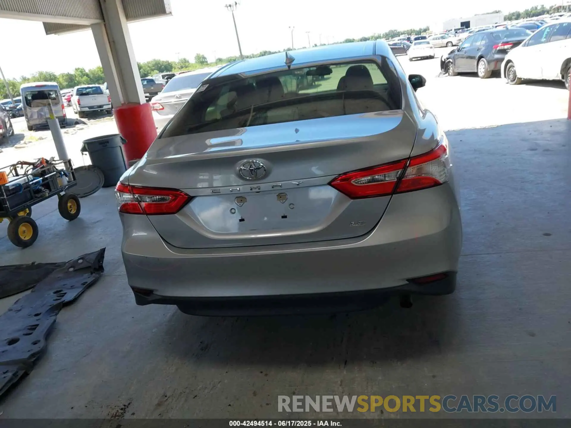 17 Photograph of a damaged car 4T1C11AK6LU956883 TOYOTA CAMRY 2020