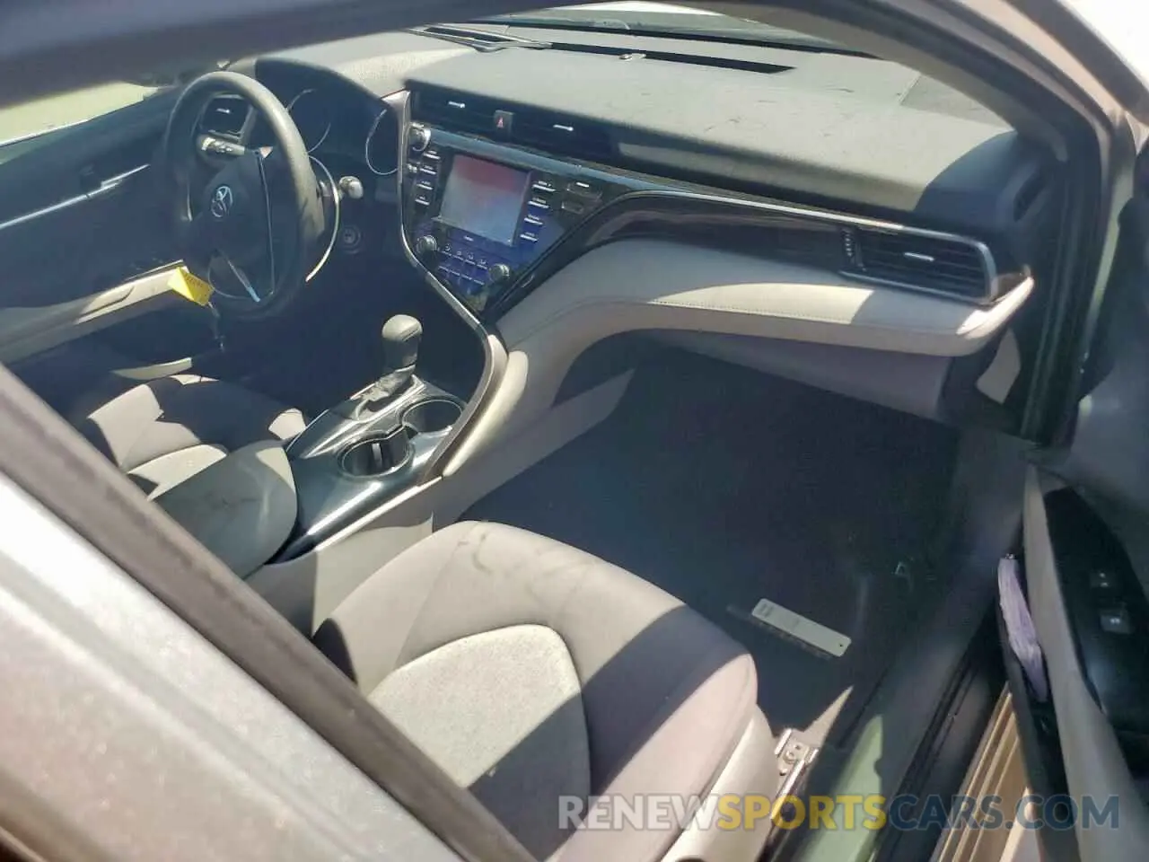 8 Photograph of a damaged car 4T1C11AK6LU985512 TOYOTA CAMRY 2020