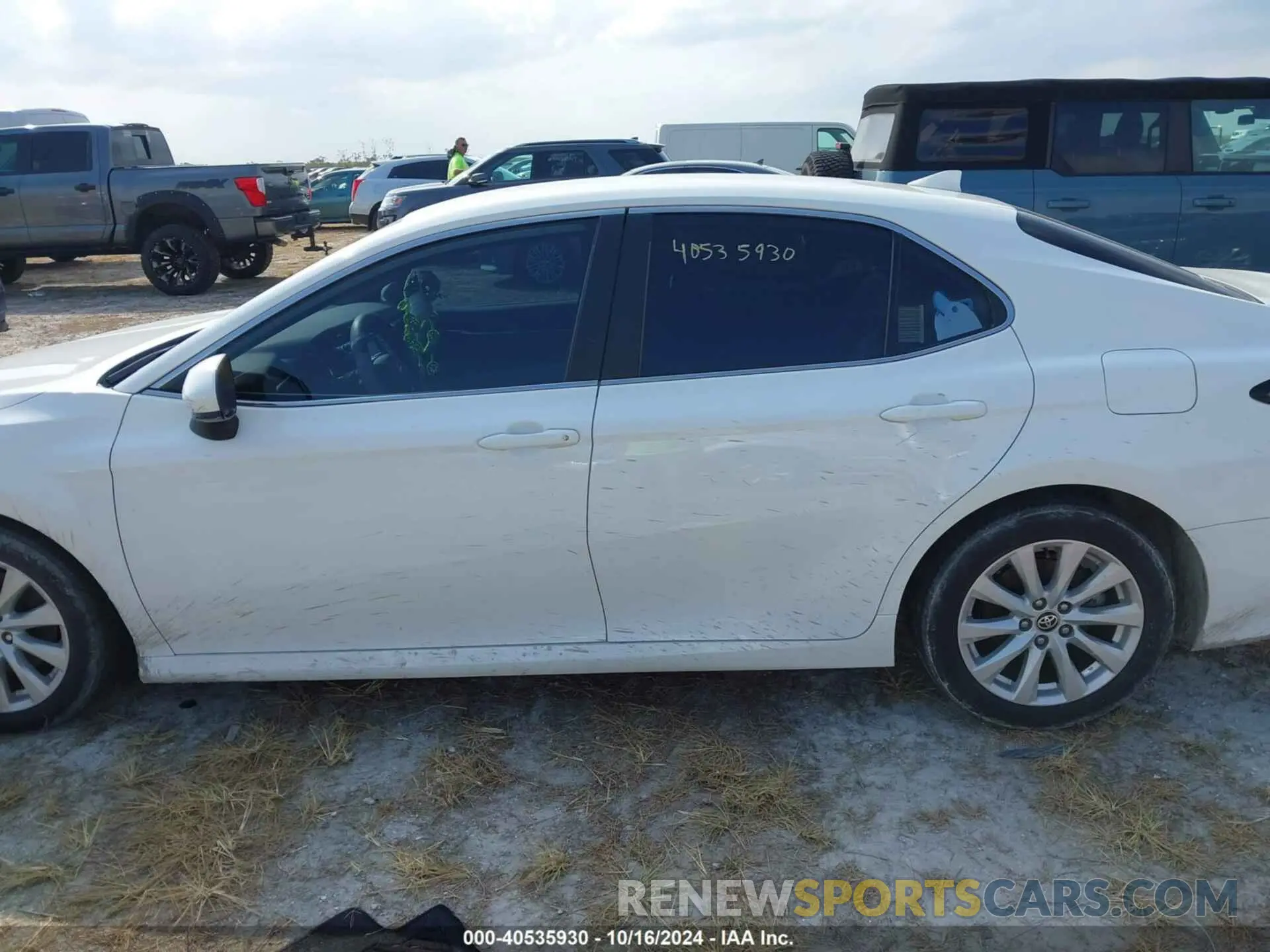 14 Photograph of a damaged car 4T1C11AK6LU991732 TOYOTA CAMRY 2020