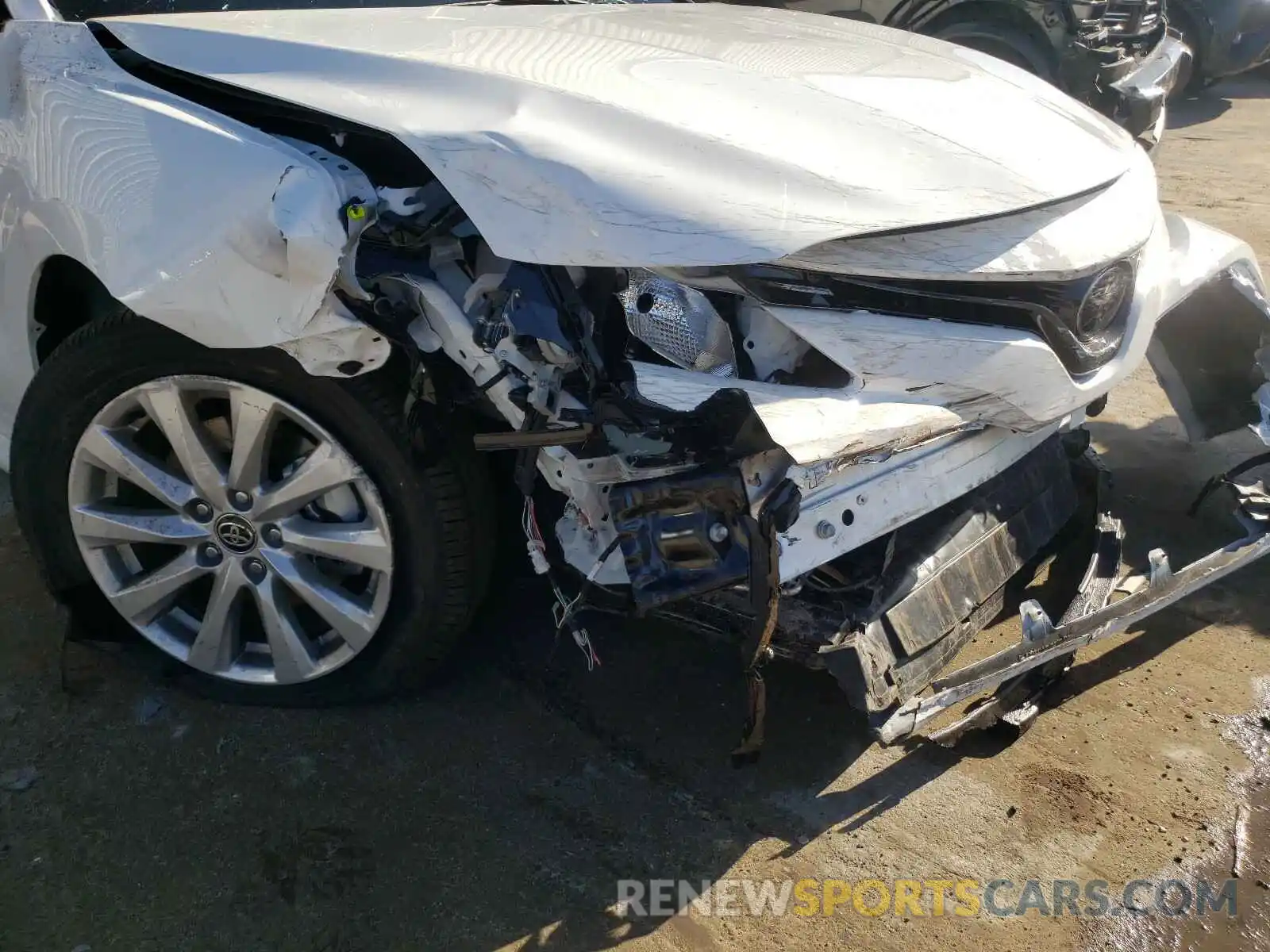 9 Photograph of a damaged car 4T1C11AK6LU996395 TOYOTA CAMRY 2020