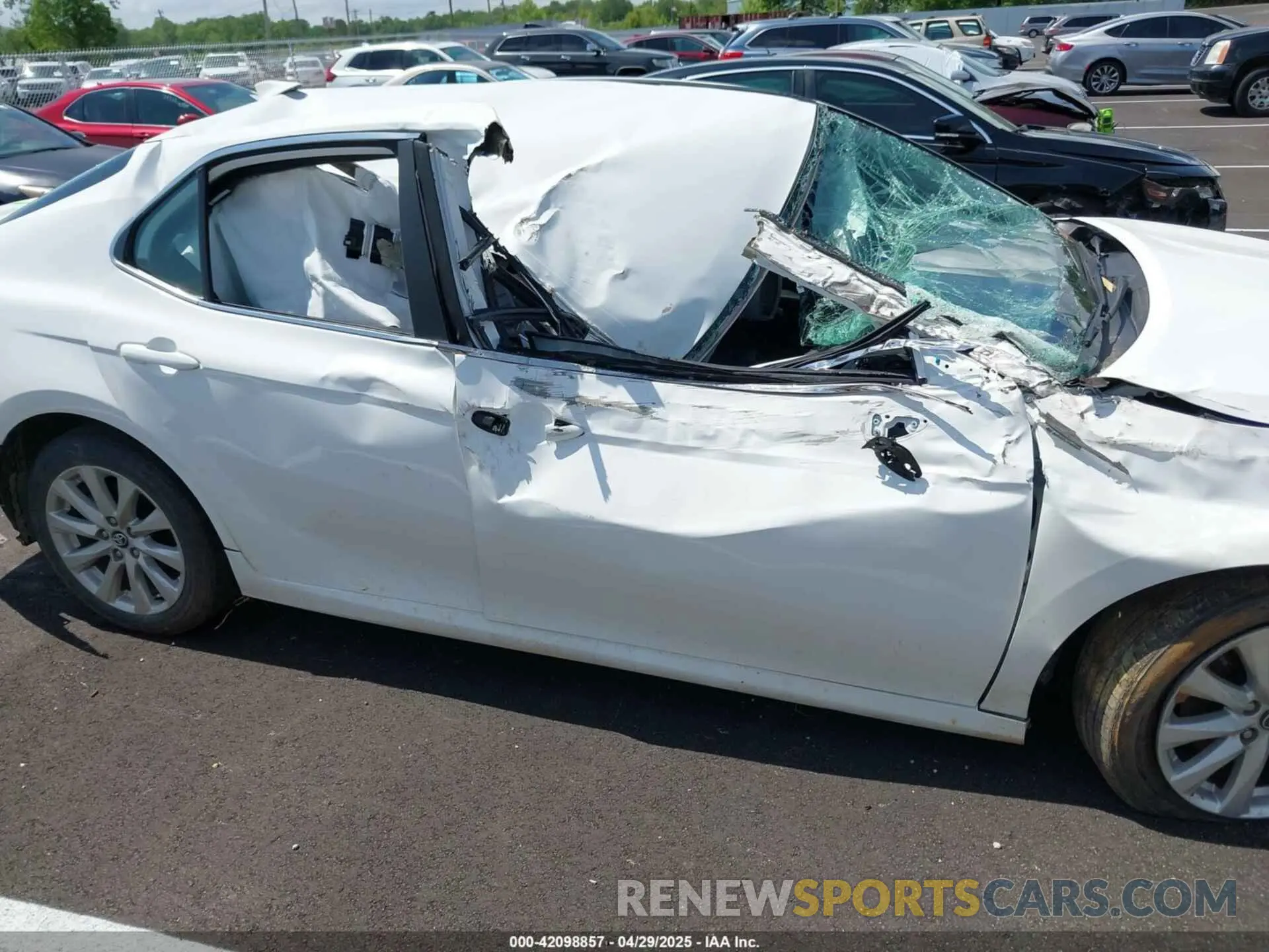 13 Photograph of a damaged car 4T1C11AK7LU313359 TOYOTA CAMRY 2020