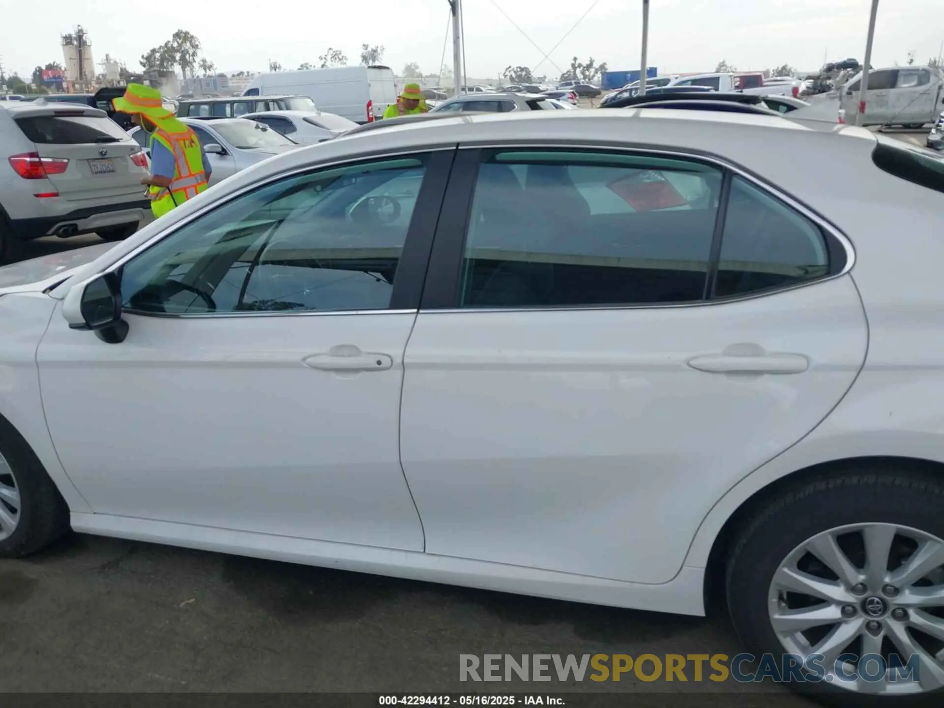 14 Photograph of a damaged car 4T1C11AK7LU319906 TOYOTA CAMRY 2020