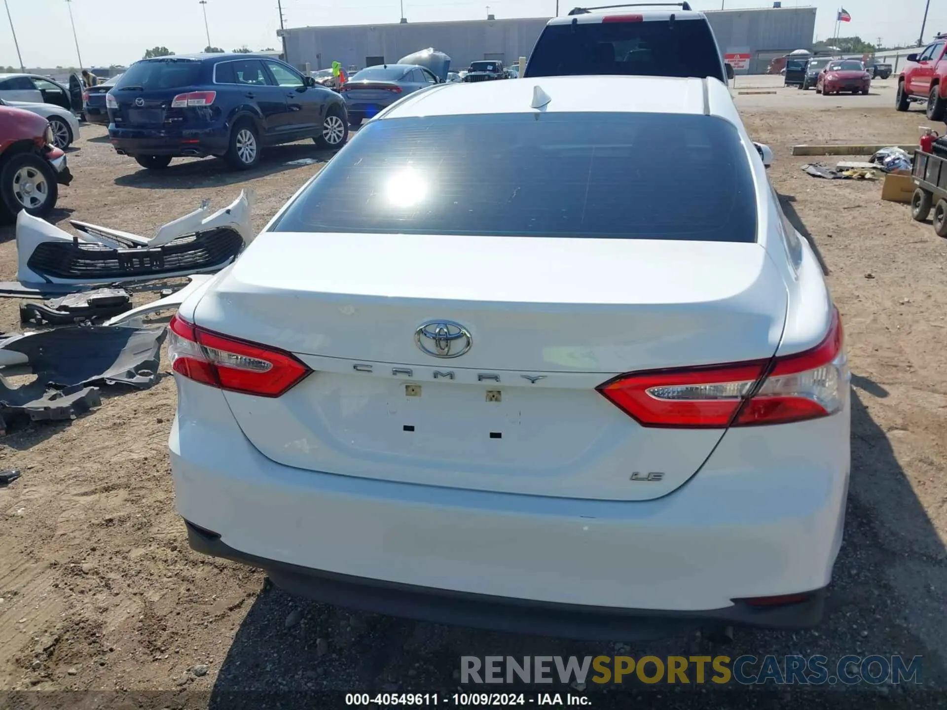 17 Photograph of a damaged car 4T1C11AK7LU333675 TOYOTA CAMRY 2020