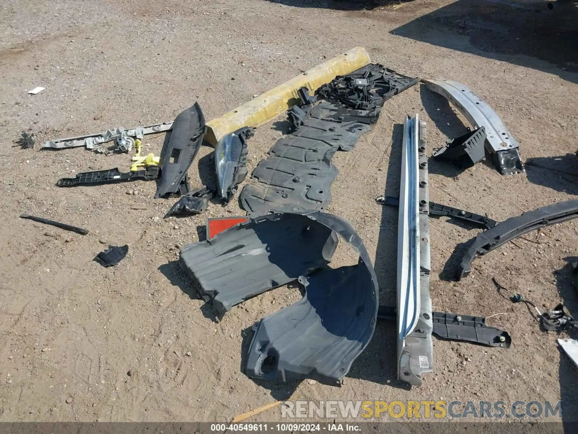 18 Photograph of a damaged car 4T1C11AK7LU333675 TOYOTA CAMRY 2020