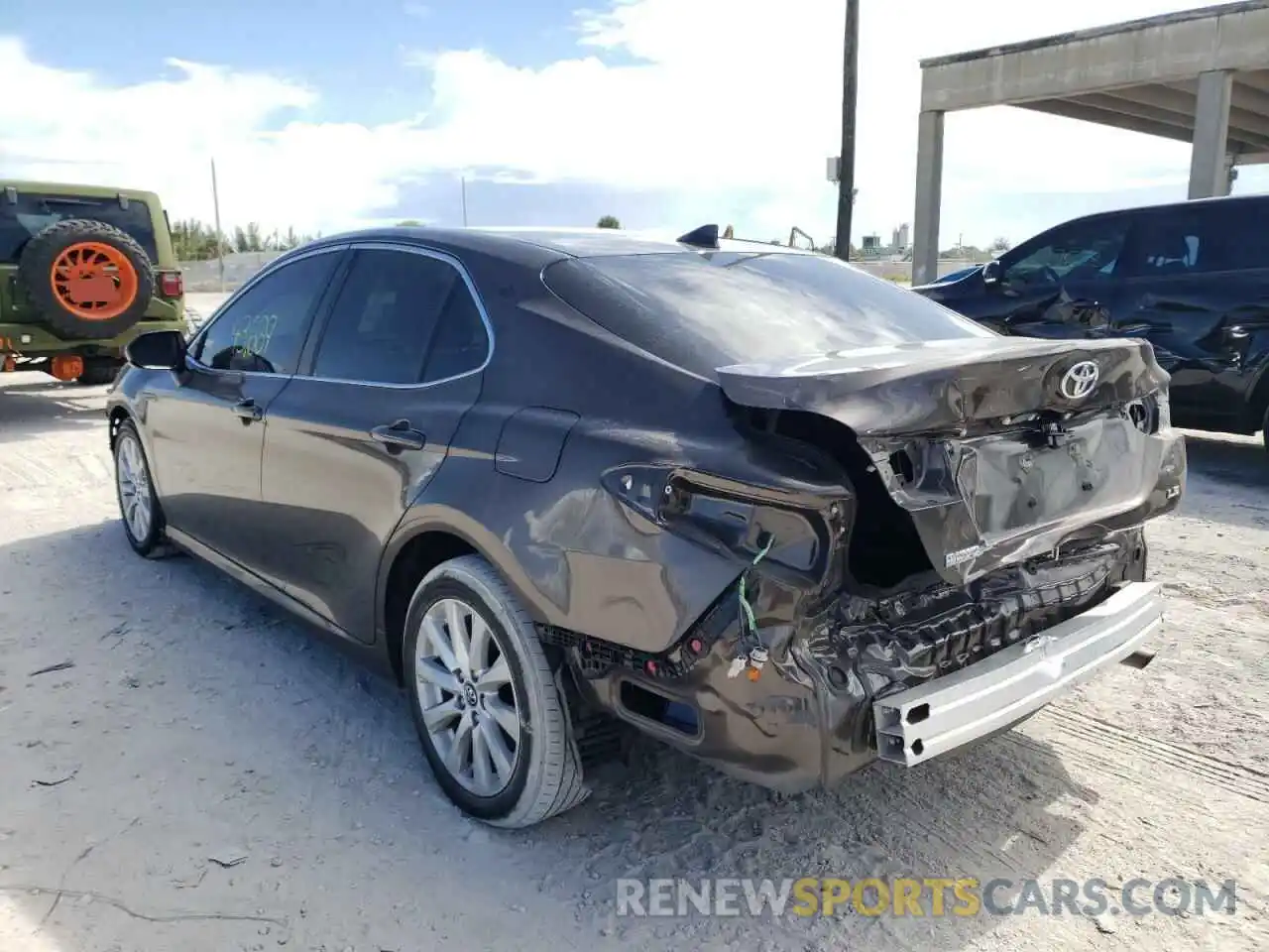 3 Photograph of a damaged car 4T1C11AK7LU337564 TOYOTA CAMRY 2020