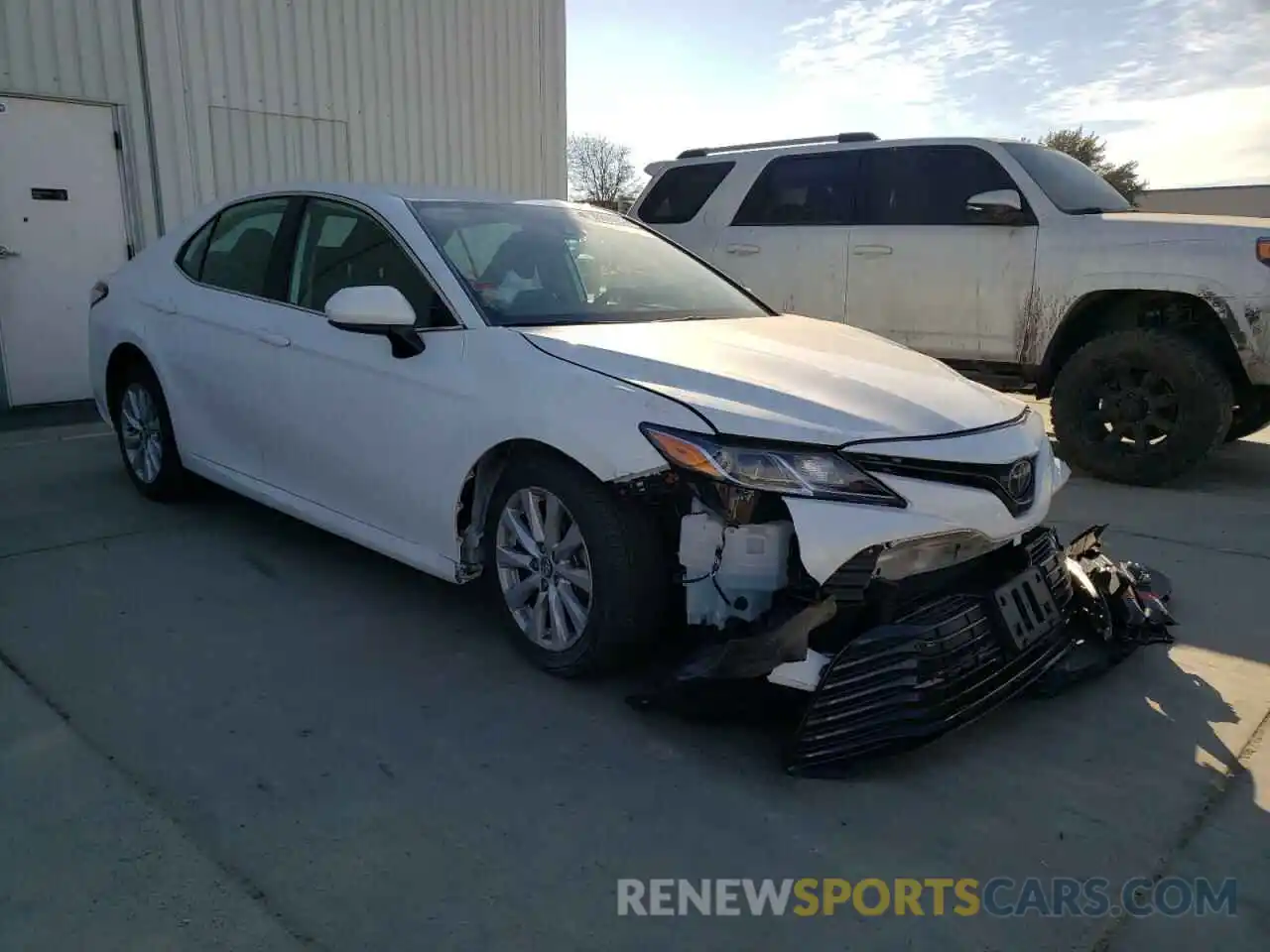 1 Photograph of a damaged car 4T1C11AK7LU341890 TOYOTA CAMRY 2020