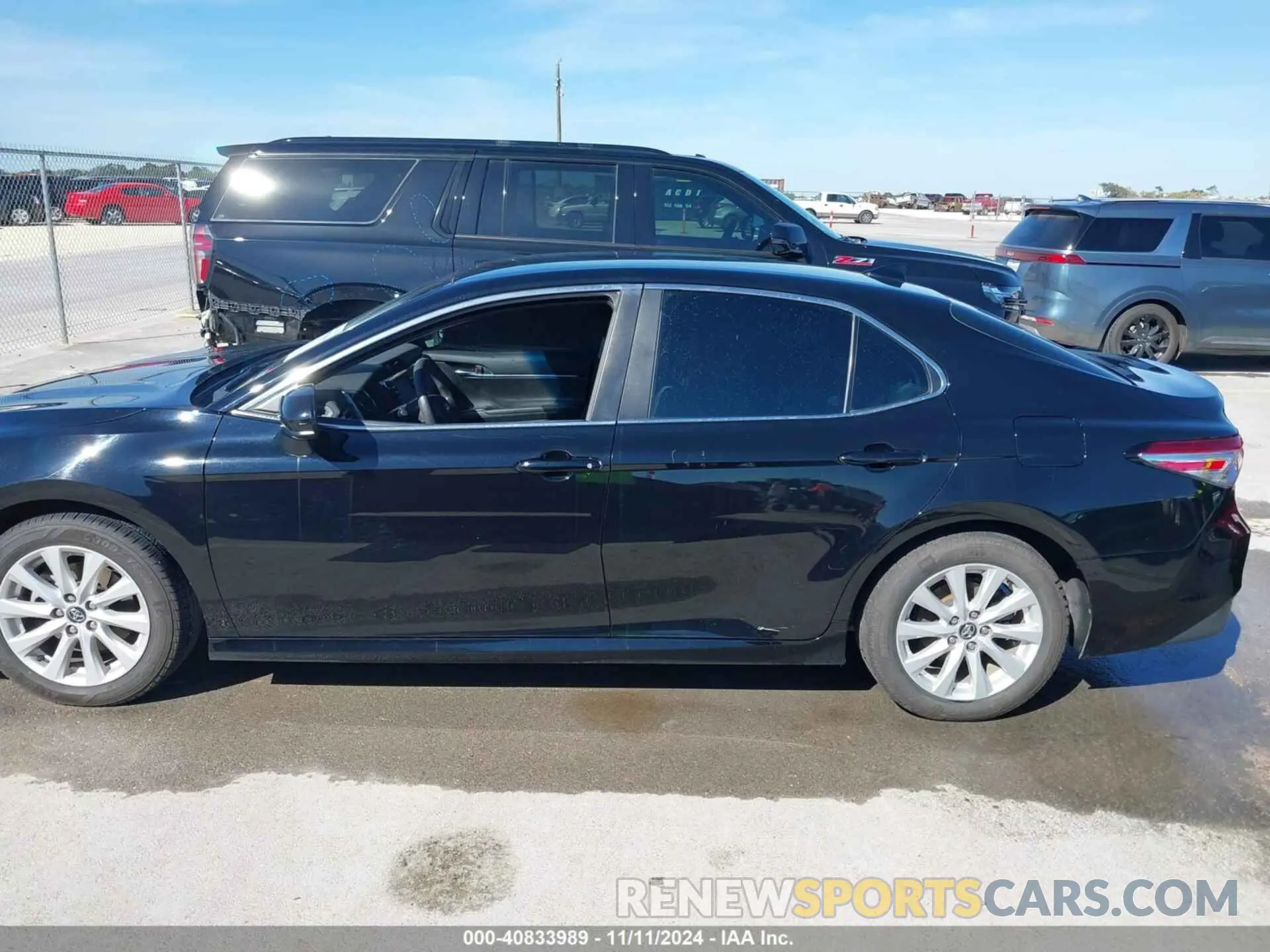 14 Photograph of a damaged car 4T1C11AK7LU350539 TOYOTA CAMRY 2020