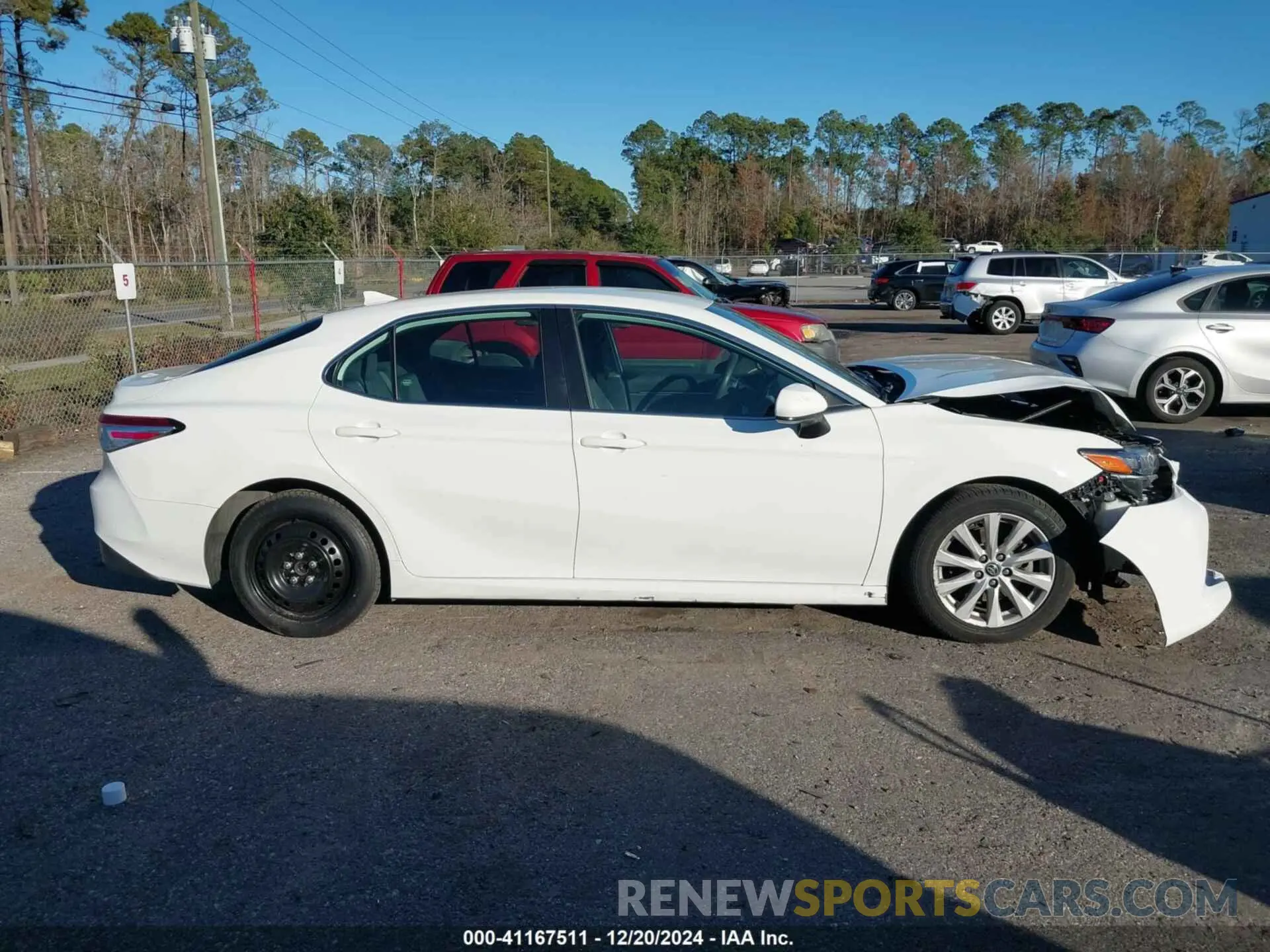 13 Photograph of a damaged car 4T1C11AK7LU359595 TOYOTA CAMRY 2020