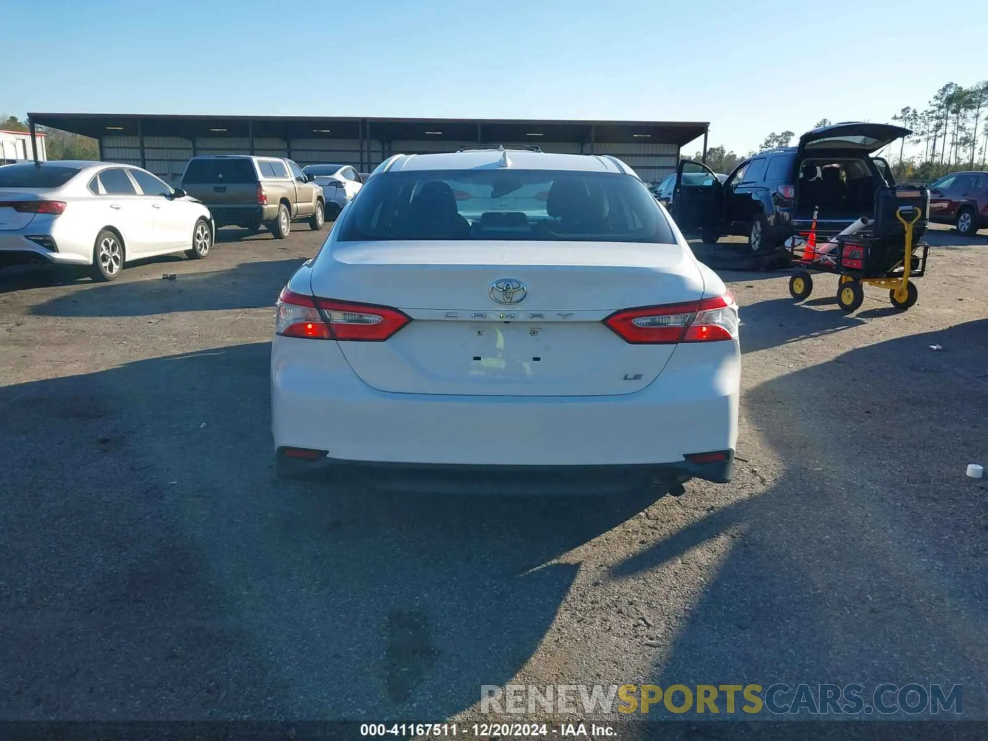 16 Photograph of a damaged car 4T1C11AK7LU359595 TOYOTA CAMRY 2020