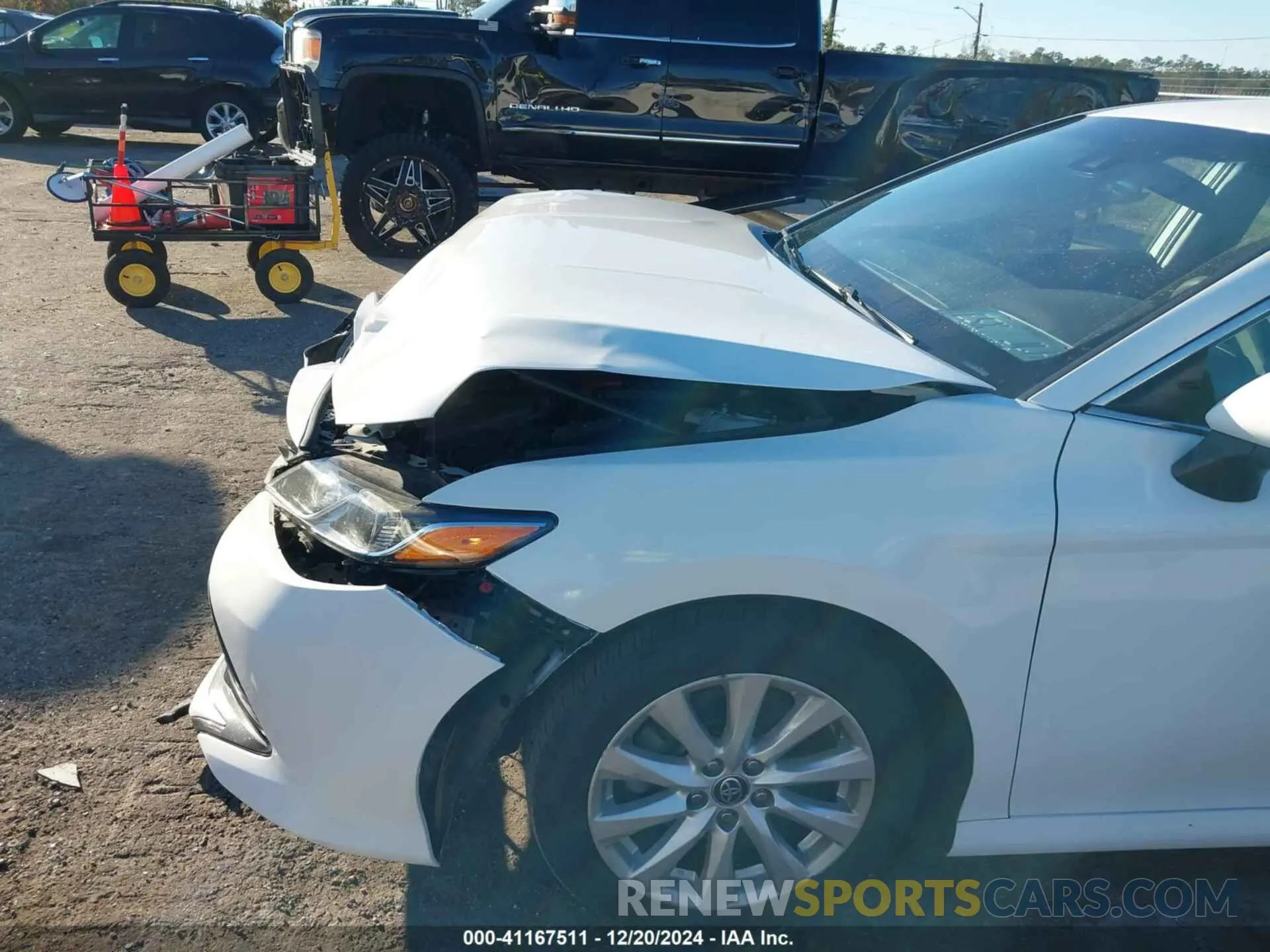 6 Photograph of a damaged car 4T1C11AK7LU359595 TOYOTA CAMRY 2020