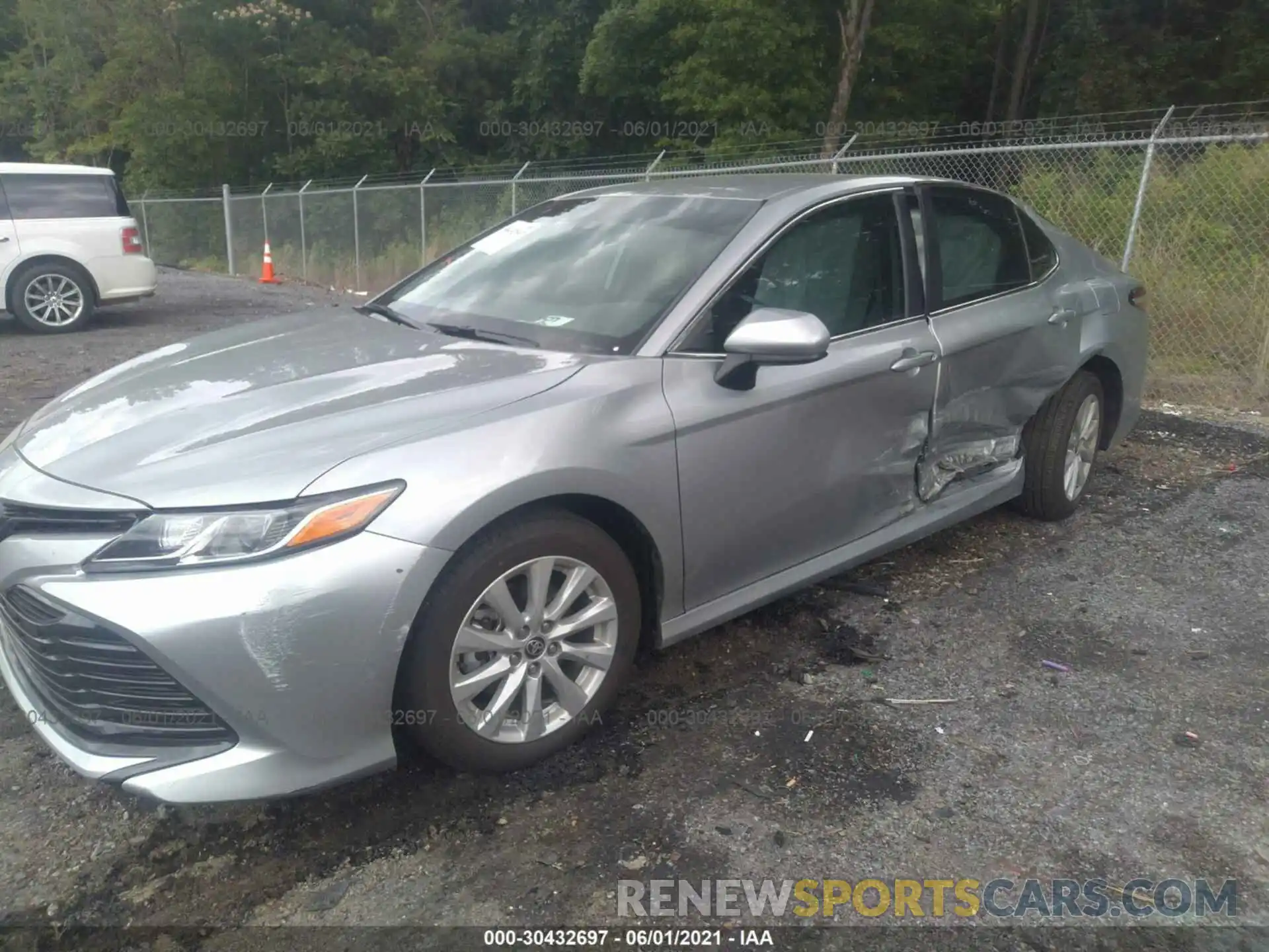 6 Photograph of a damaged car 4T1C11AK7LU364862 TOYOTA CAMRY 2020