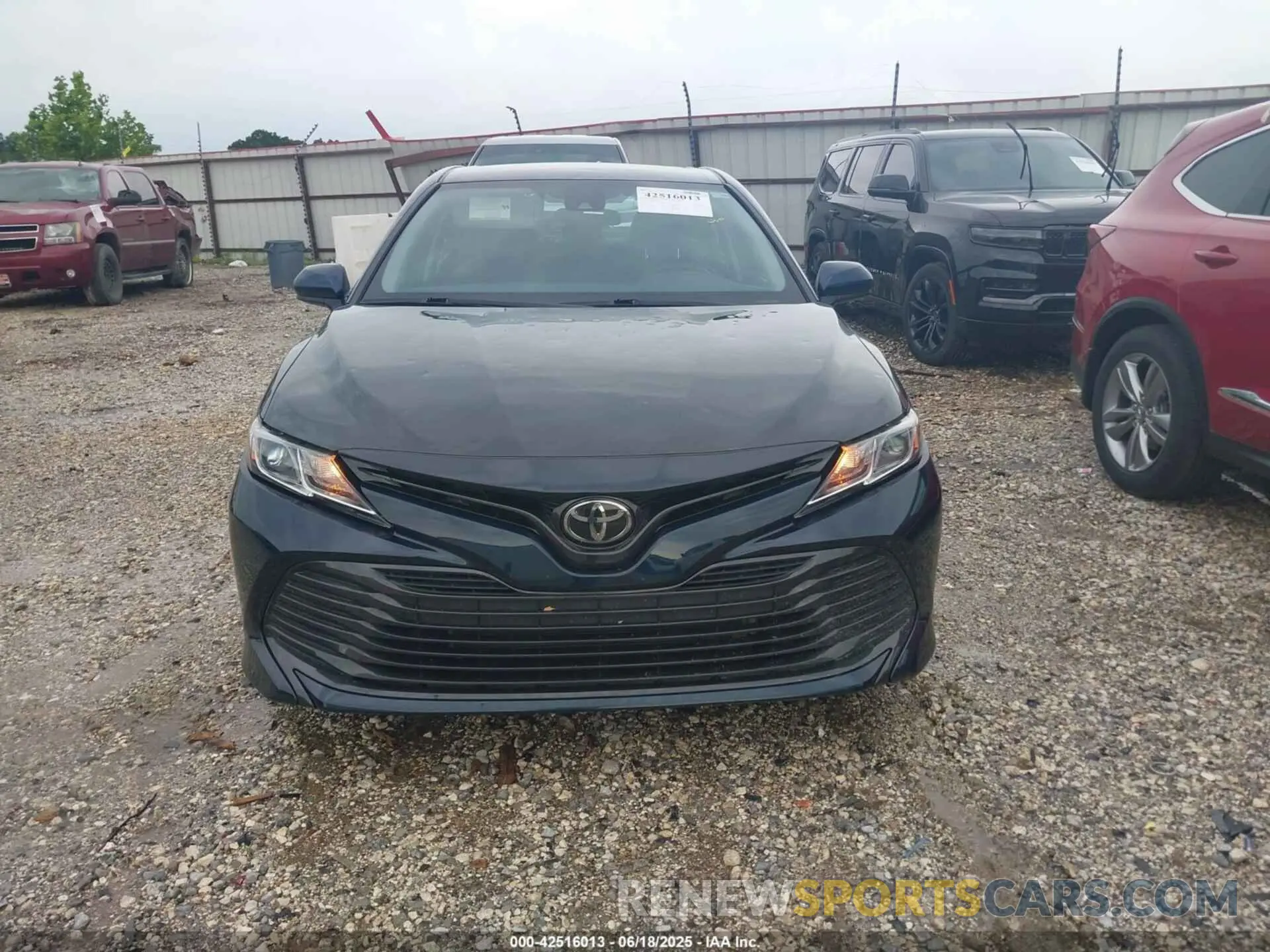 12 Photograph of a damaged car 4T1C11AK7LU367387 TOYOTA CAMRY 2020