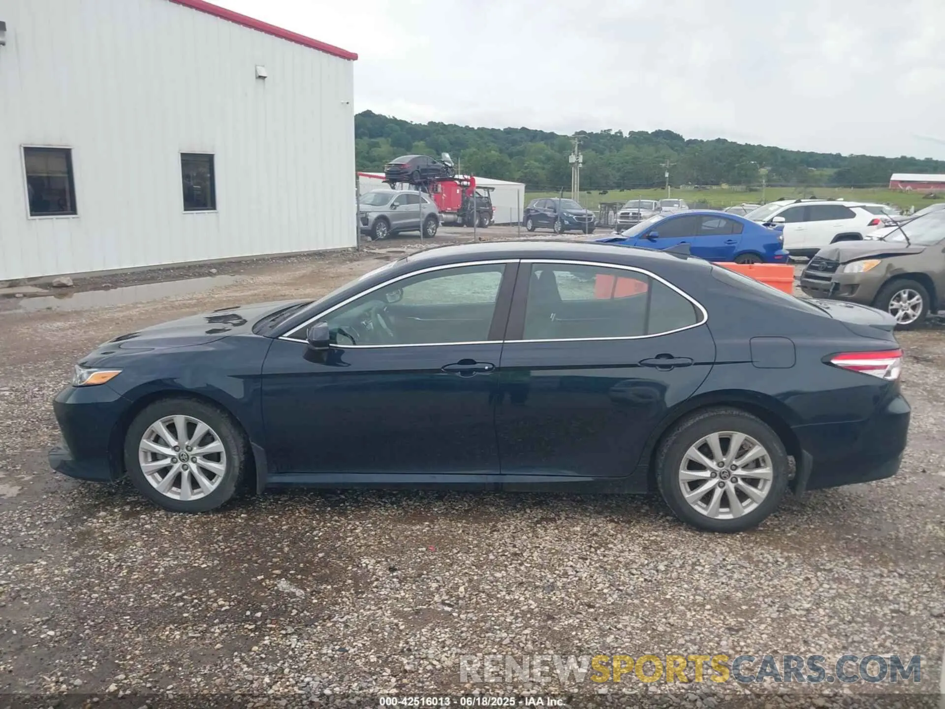 14 Photograph of a damaged car 4T1C11AK7LU367387 TOYOTA CAMRY 2020