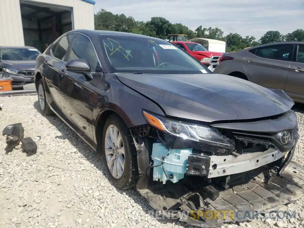 1 Photograph of a damaged car 4T1C11AK7LU370872 TOYOTA CAMRY 2020