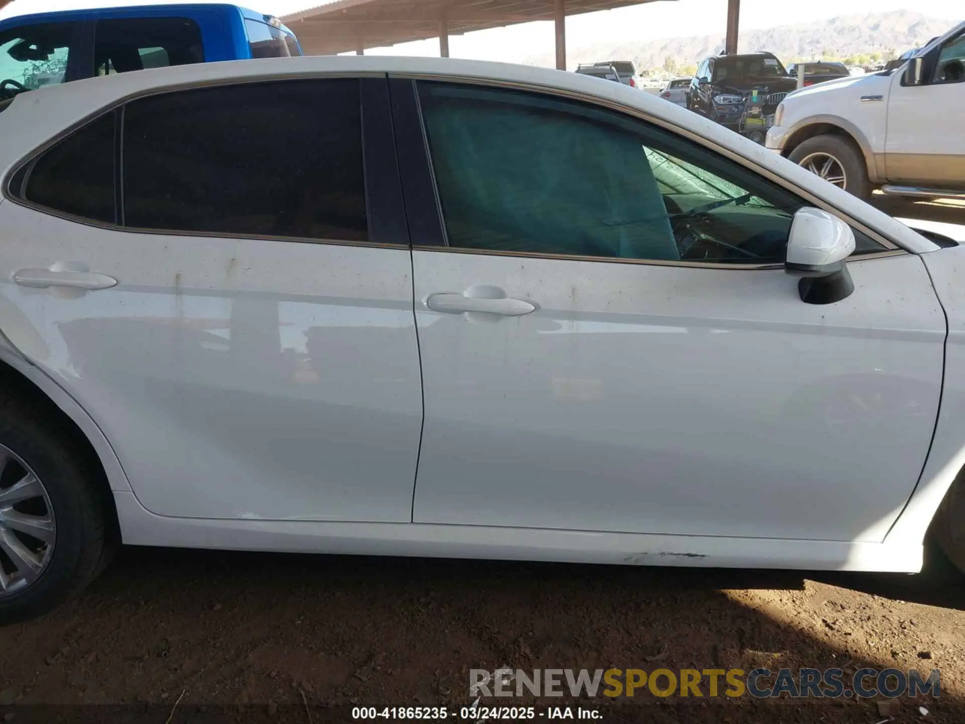 13 Photograph of a damaged car 4T1C11AK7LU401666 TOYOTA CAMRY 2020