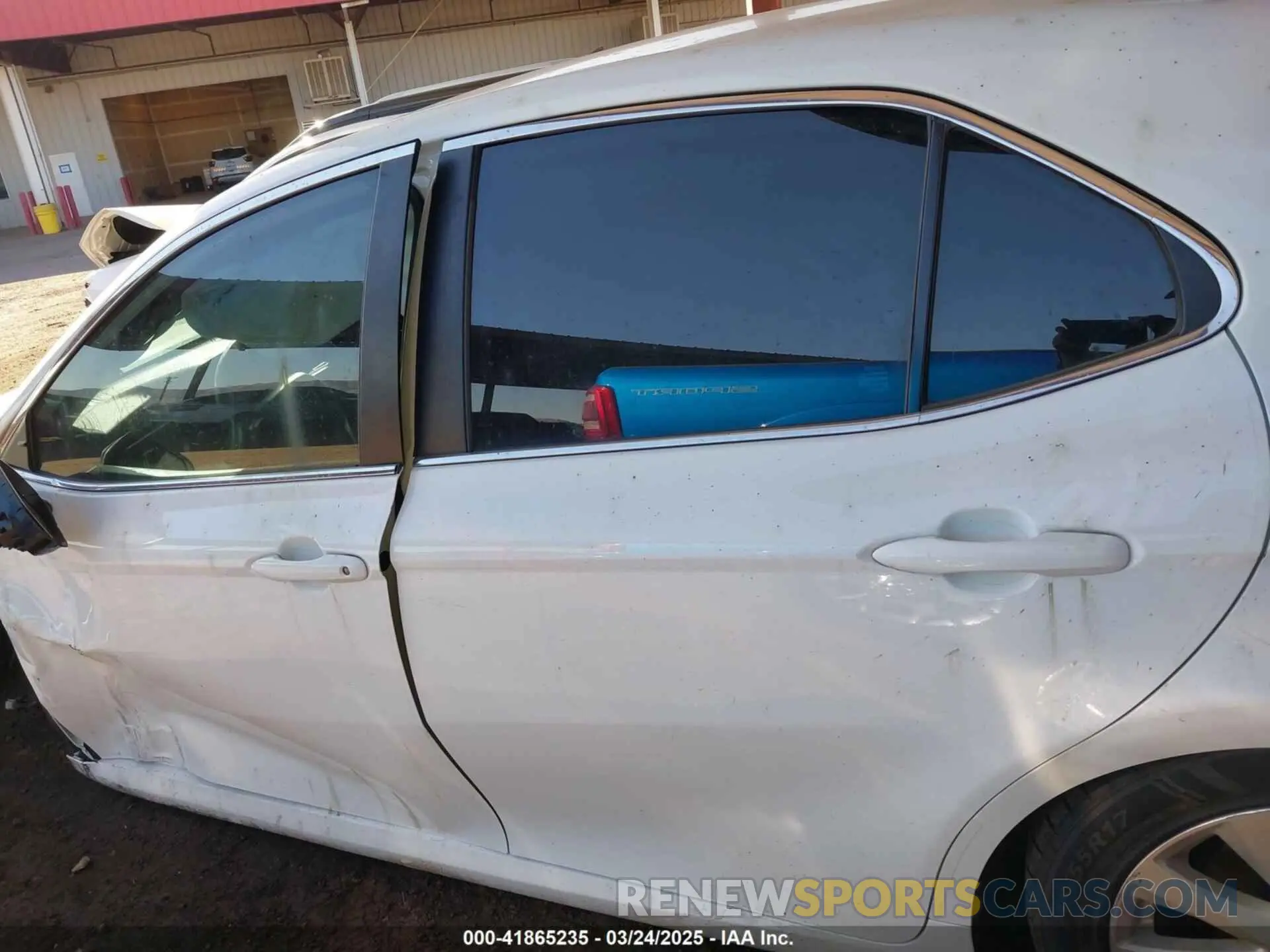 14 Photograph of a damaged car 4T1C11AK7LU401666 TOYOTA CAMRY 2020