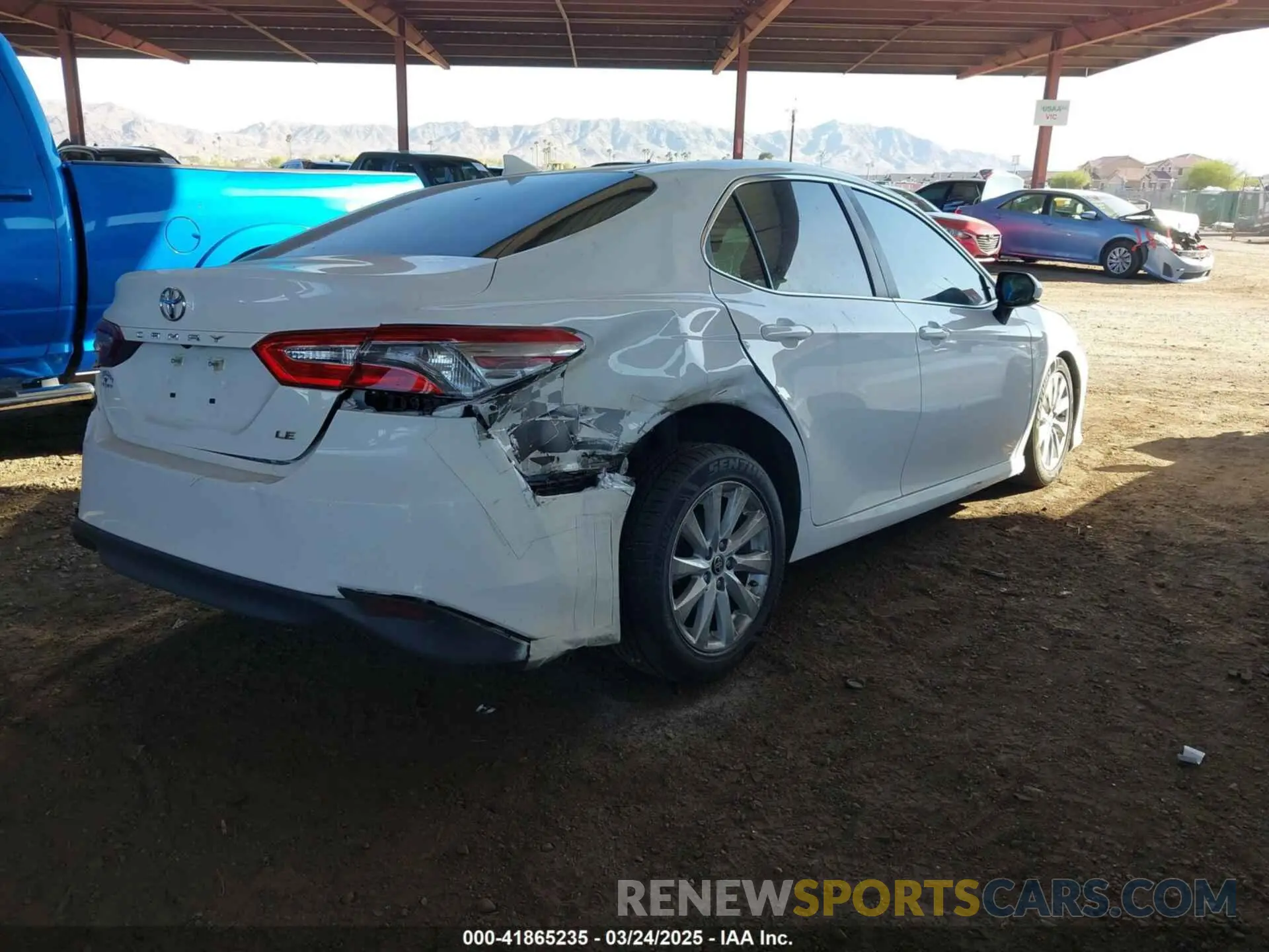 4 Photograph of a damaged car 4T1C11AK7LU401666 TOYOTA CAMRY 2020