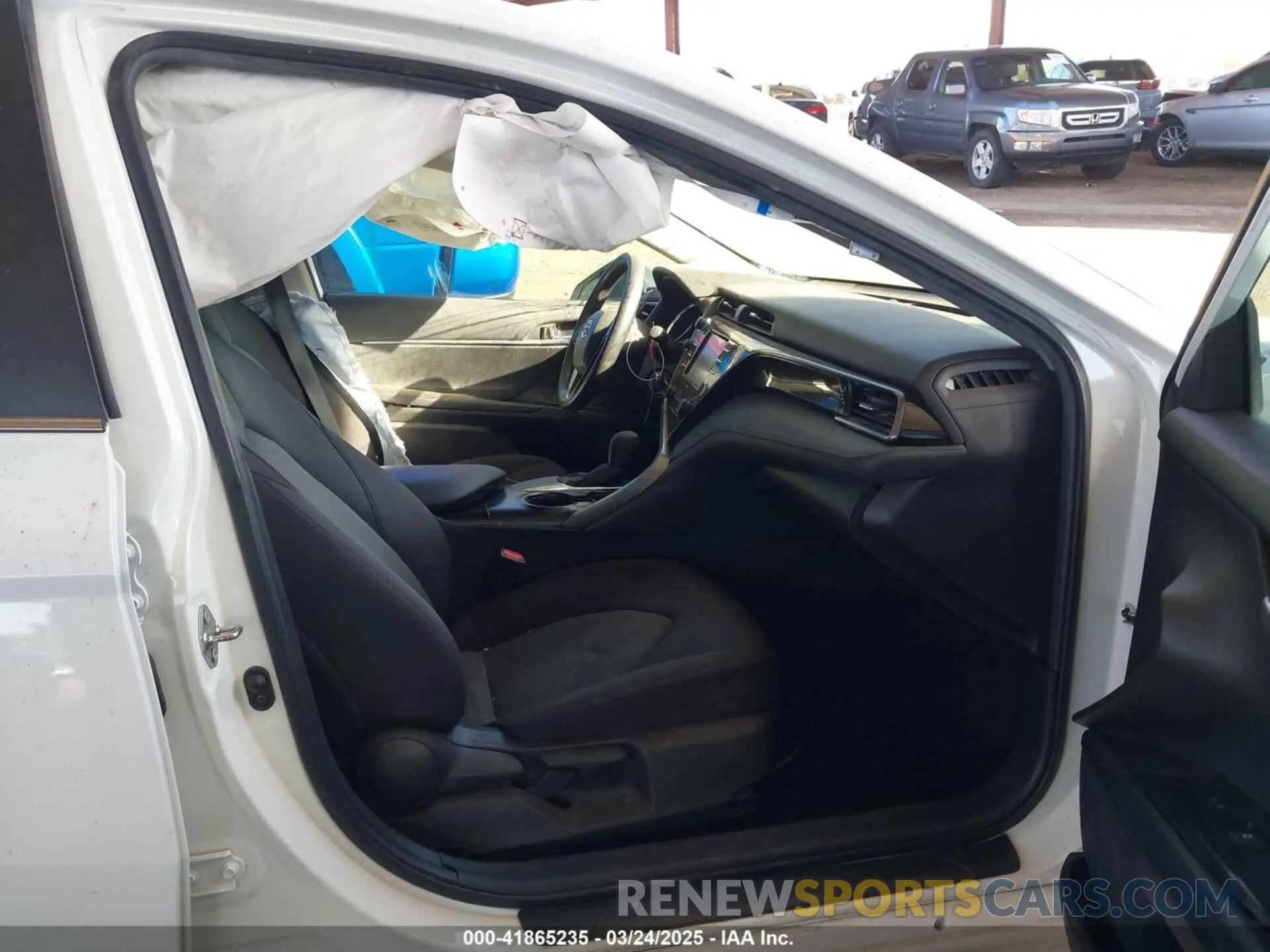 5 Photograph of a damaged car 4T1C11AK7LU401666 TOYOTA CAMRY 2020