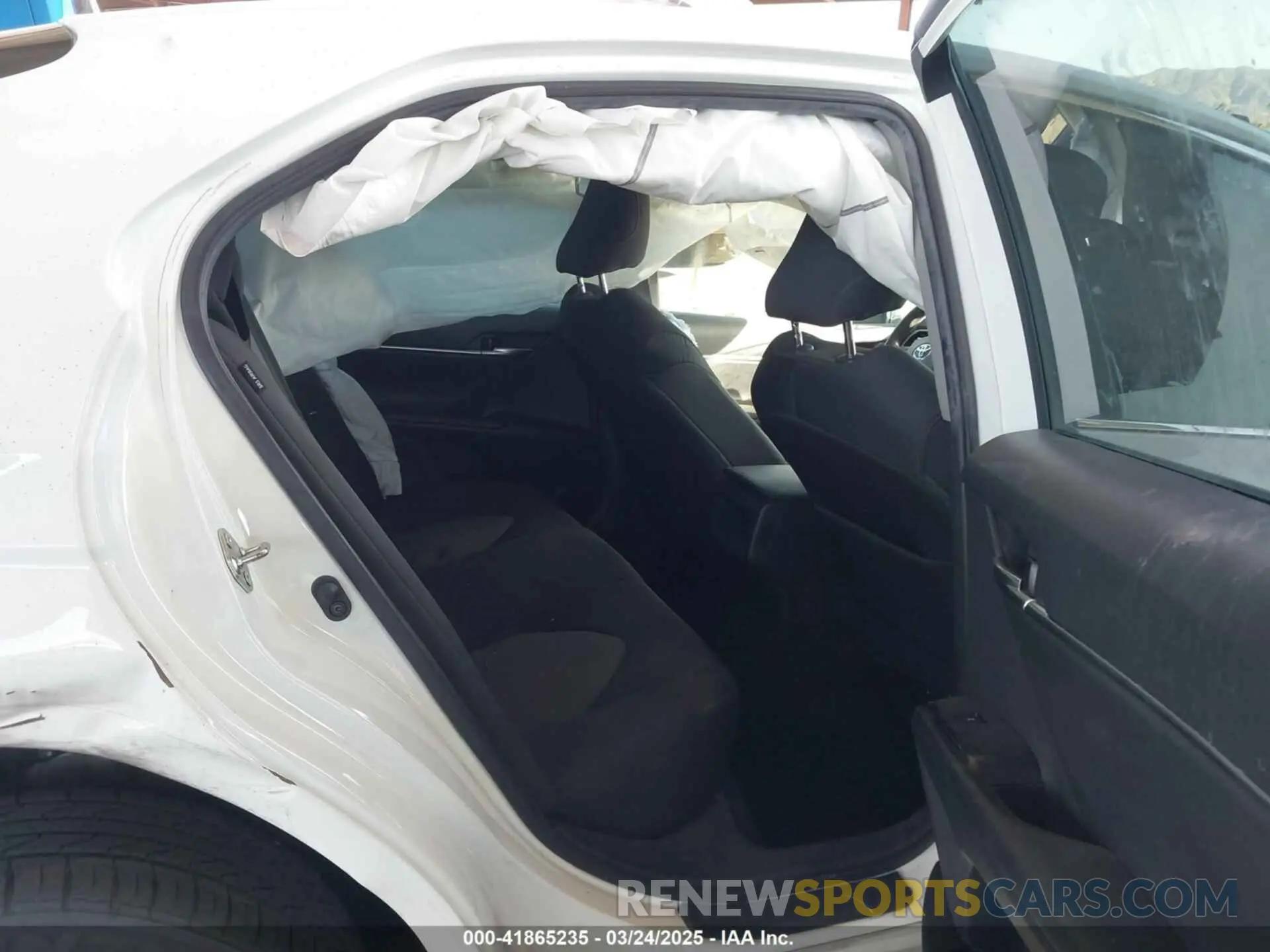 8 Photograph of a damaged car 4T1C11AK7LU401666 TOYOTA CAMRY 2020