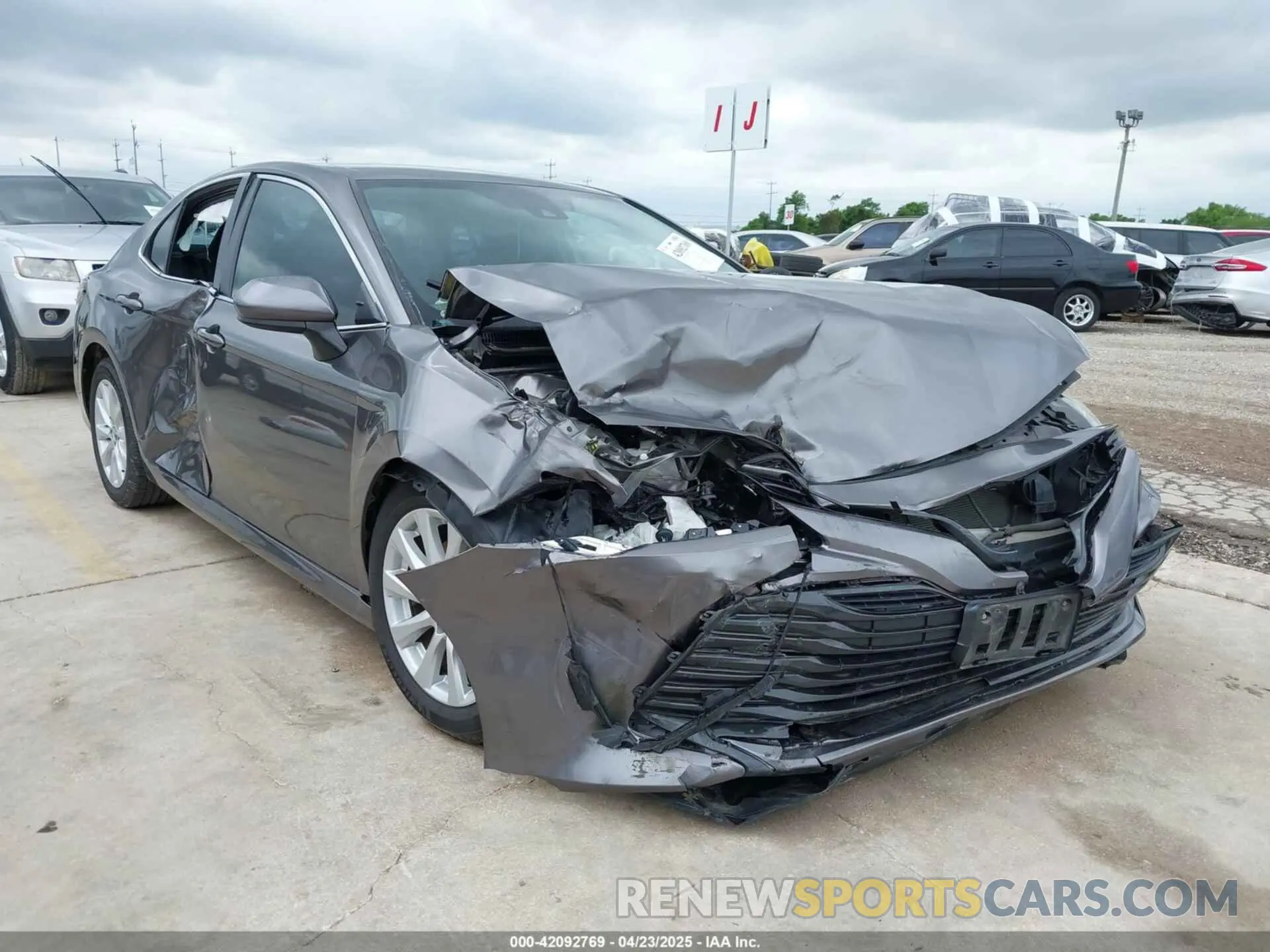 1 Photograph of a damaged car 4T1C11AK7LU860471 TOYOTA CAMRY 2020