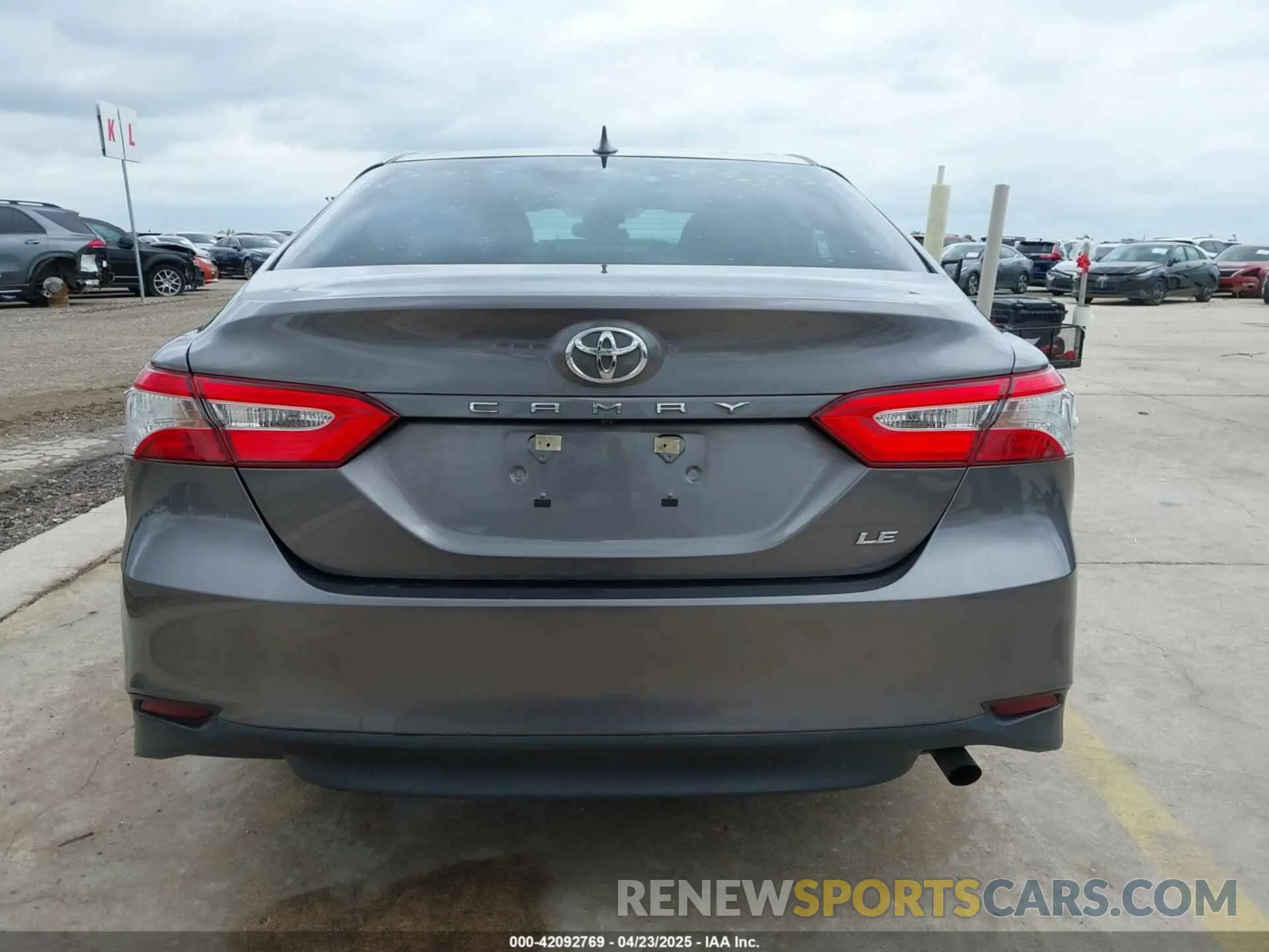 15 Photograph of a damaged car 4T1C11AK7LU860471 TOYOTA CAMRY 2020
