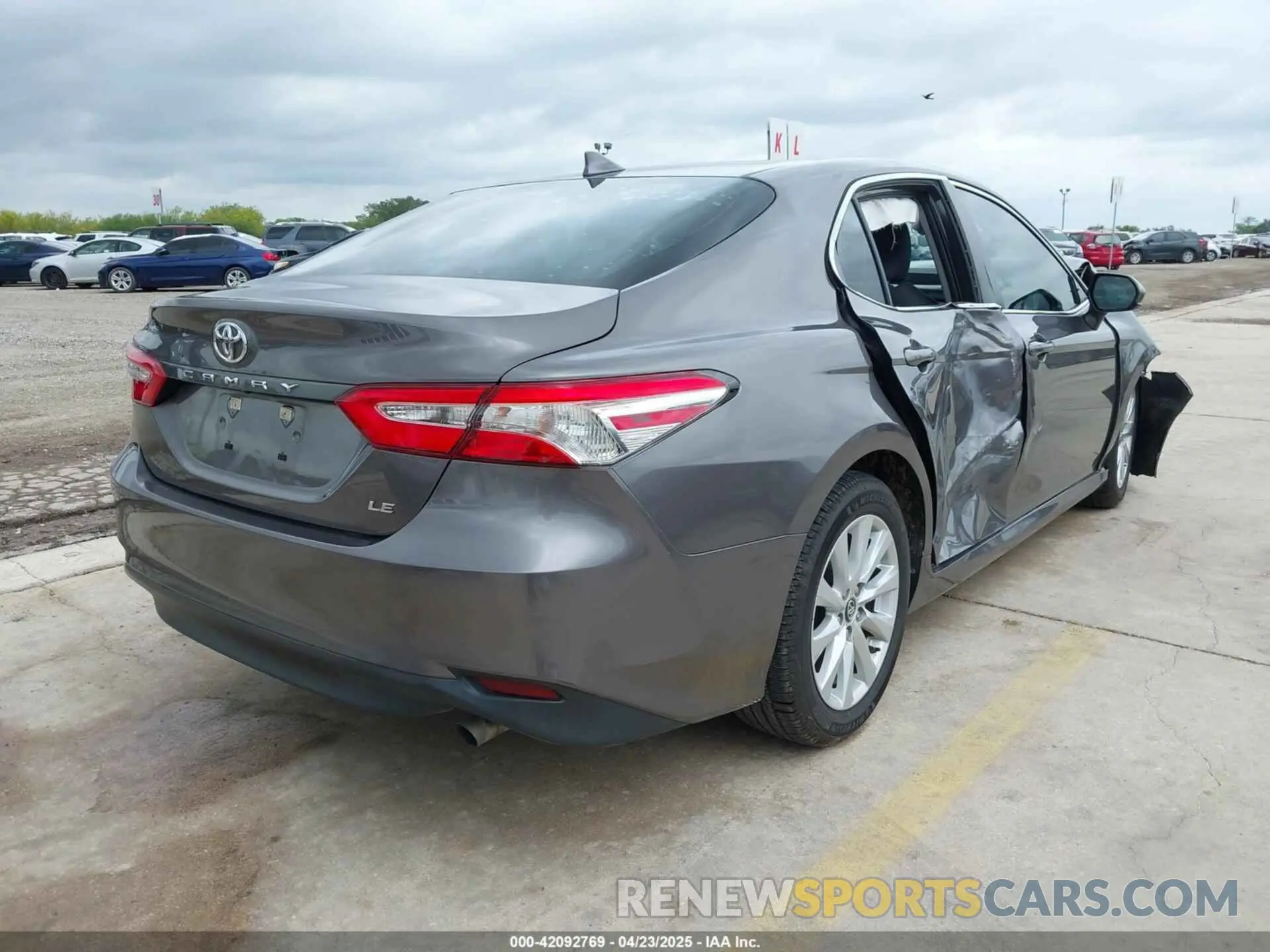 4 Photograph of a damaged car 4T1C11AK7LU860471 TOYOTA CAMRY 2020