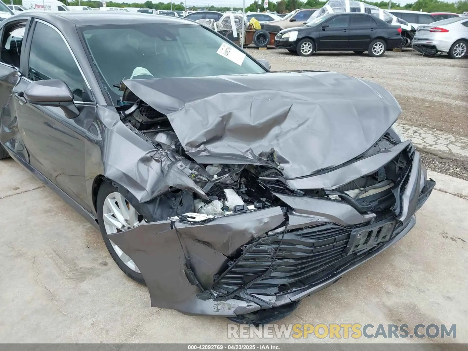 6 Photograph of a damaged car 4T1C11AK7LU860471 TOYOTA CAMRY 2020